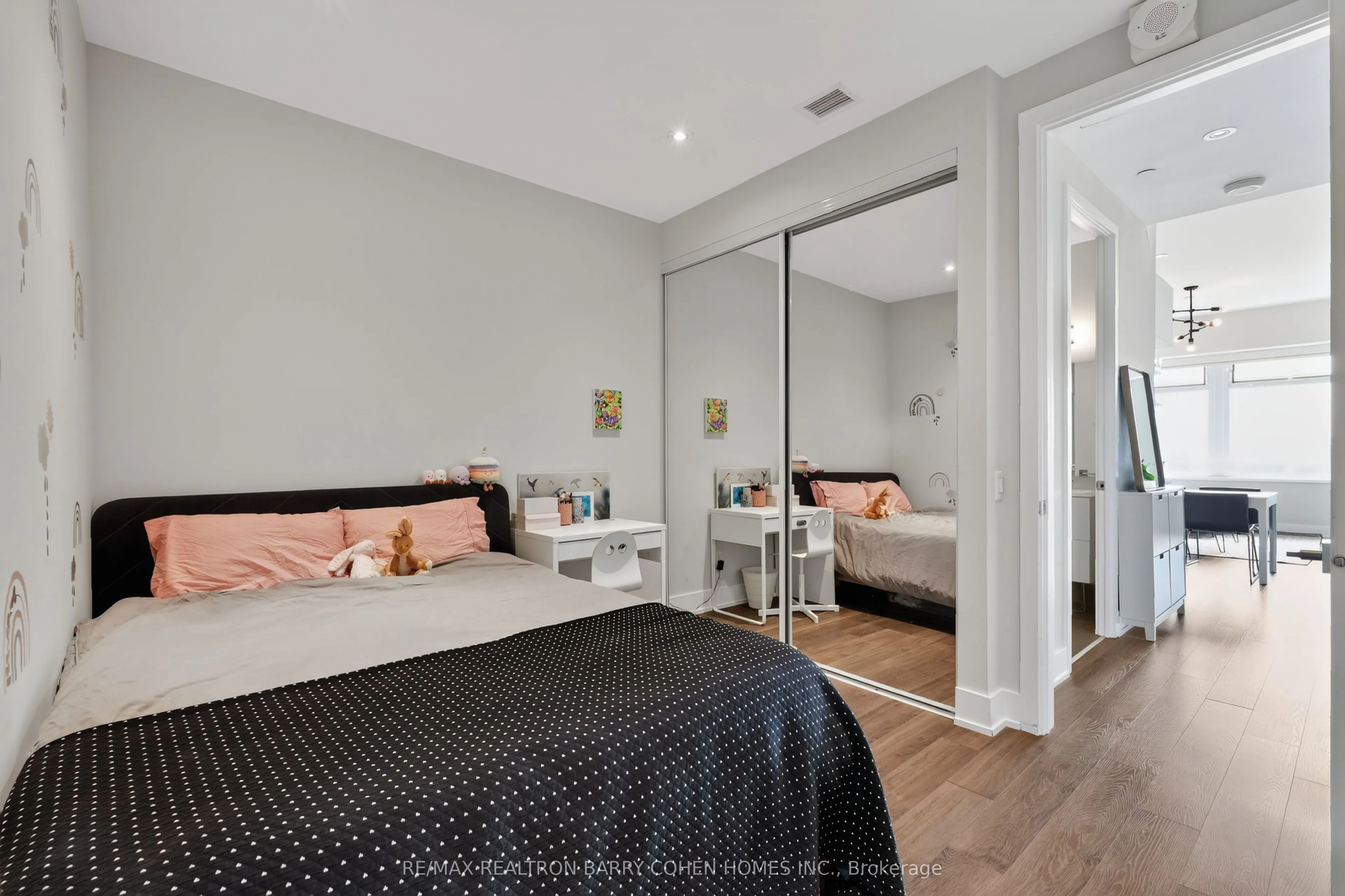 111 St Clair Avenue W #1018