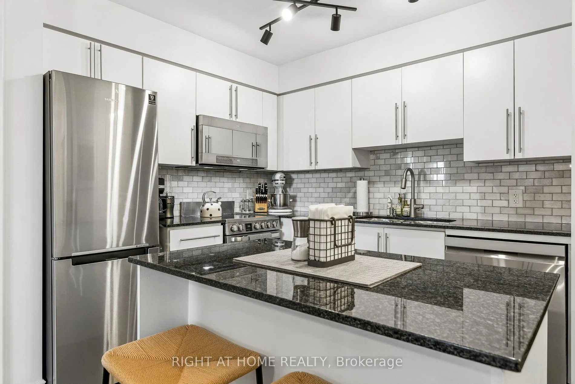 1103 Leslie Street #805