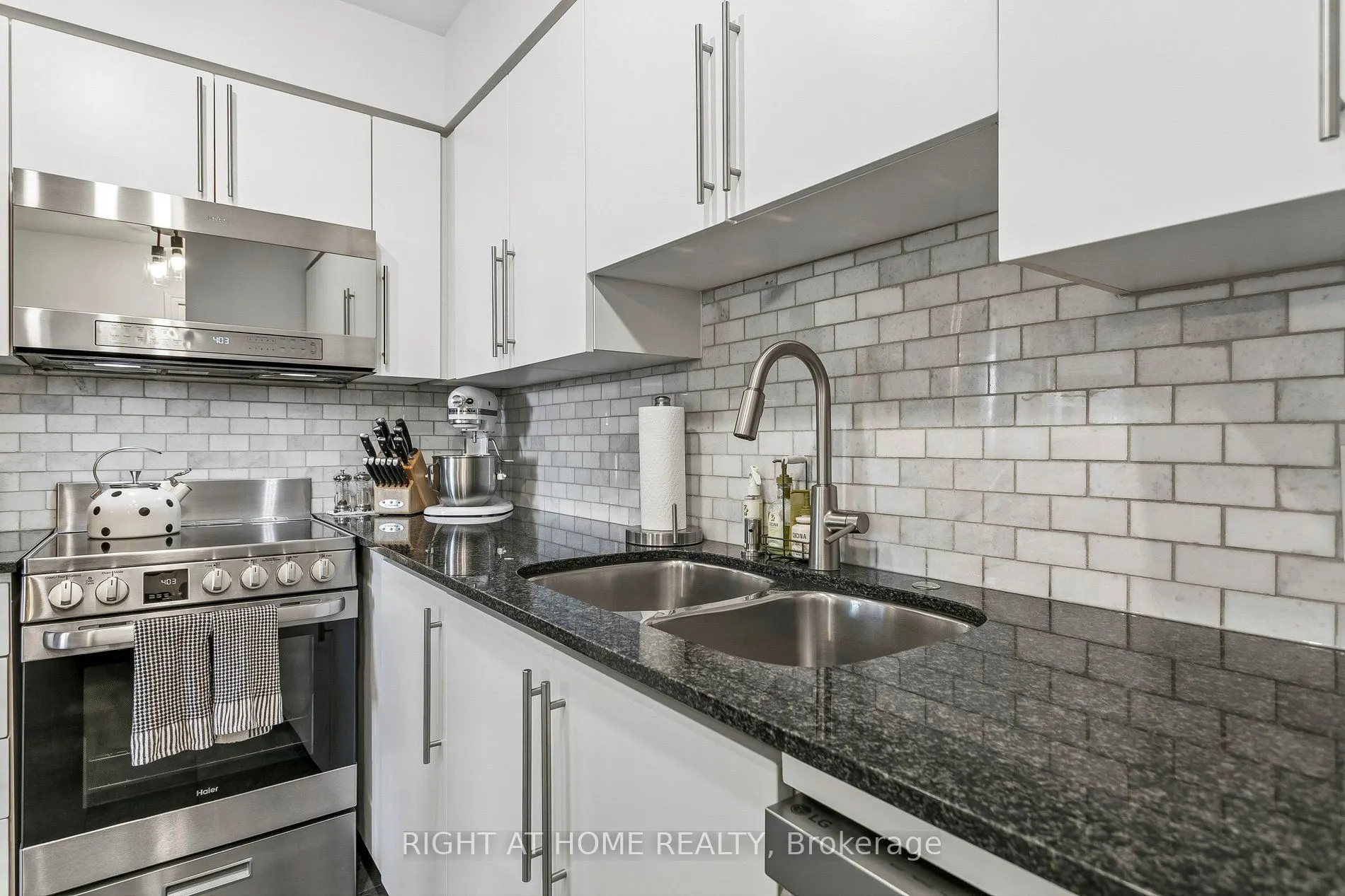 1103 Leslie Street #805