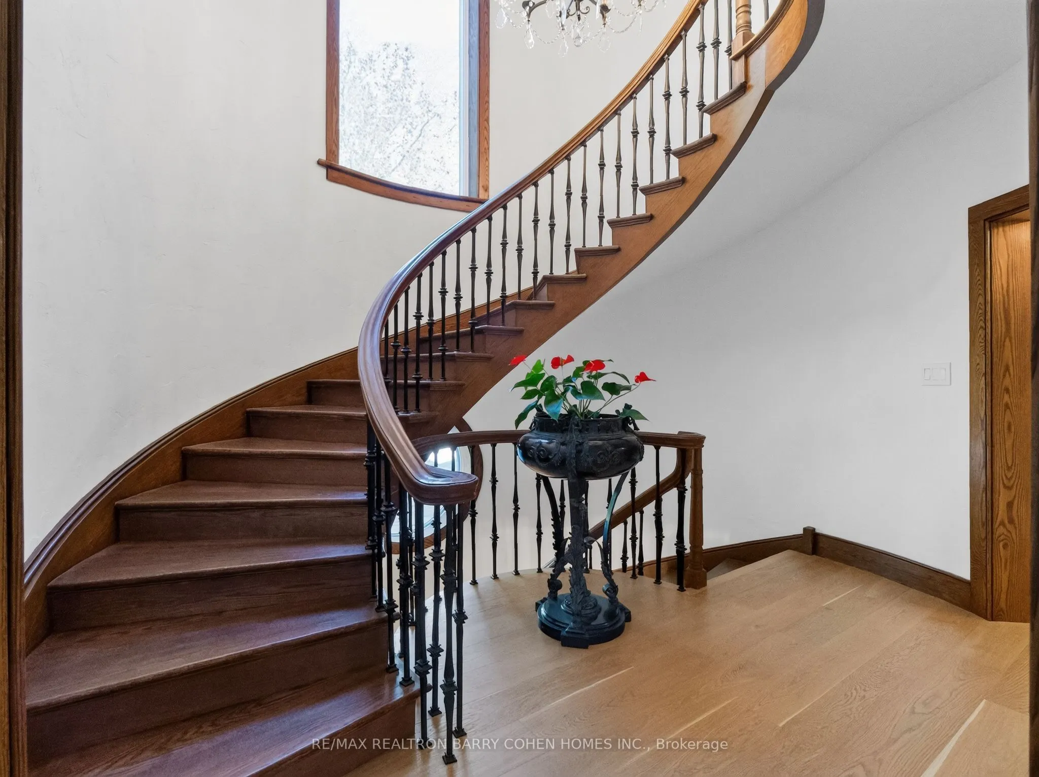 25 Tudor Gate