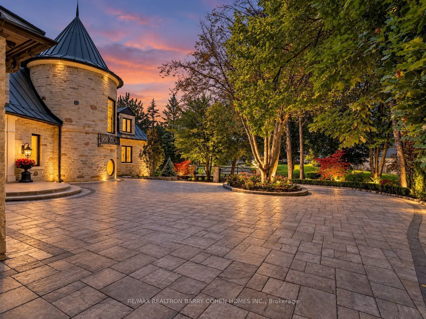 25 Tudor Gate