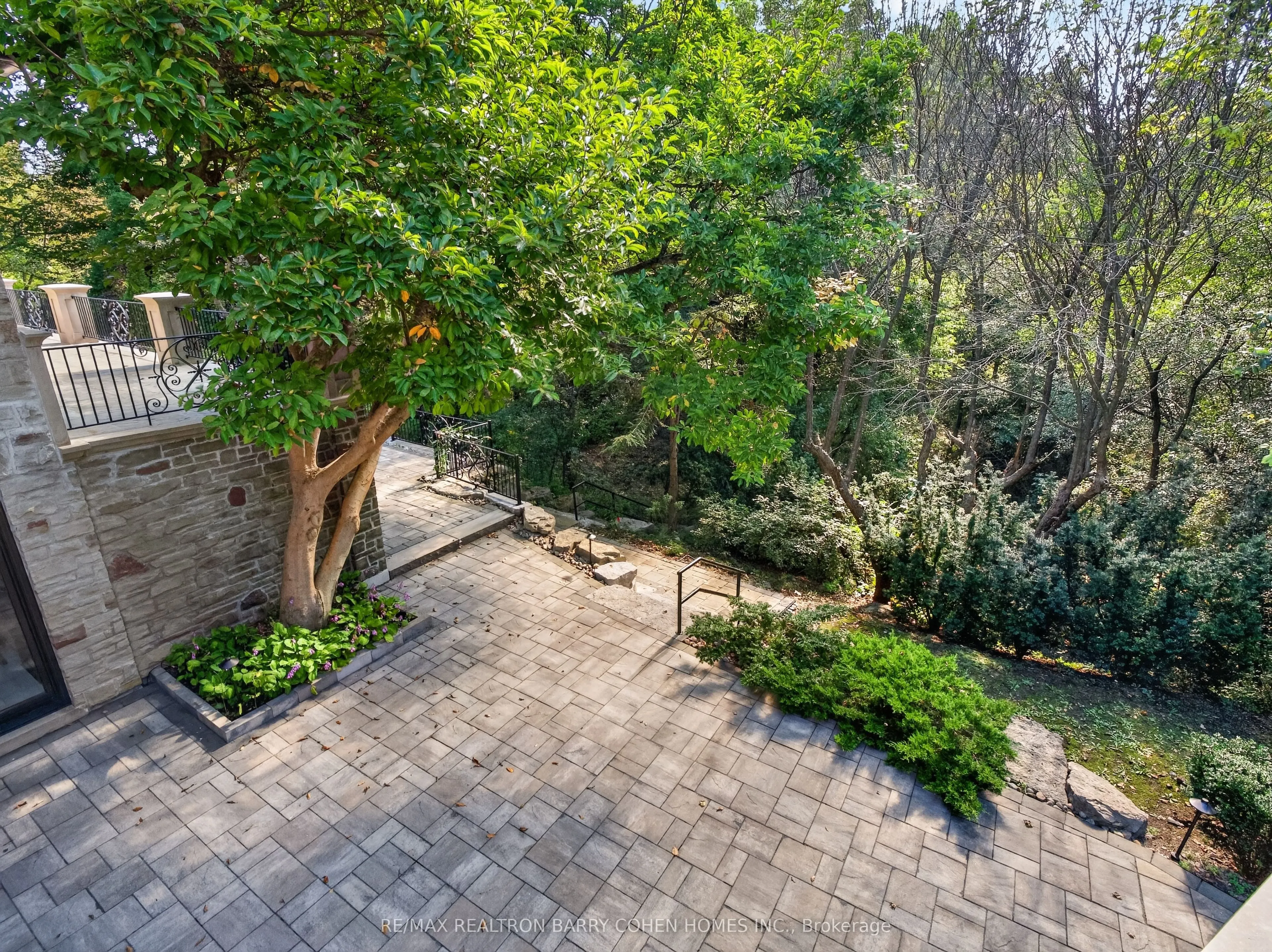 25 Tudor Gate
