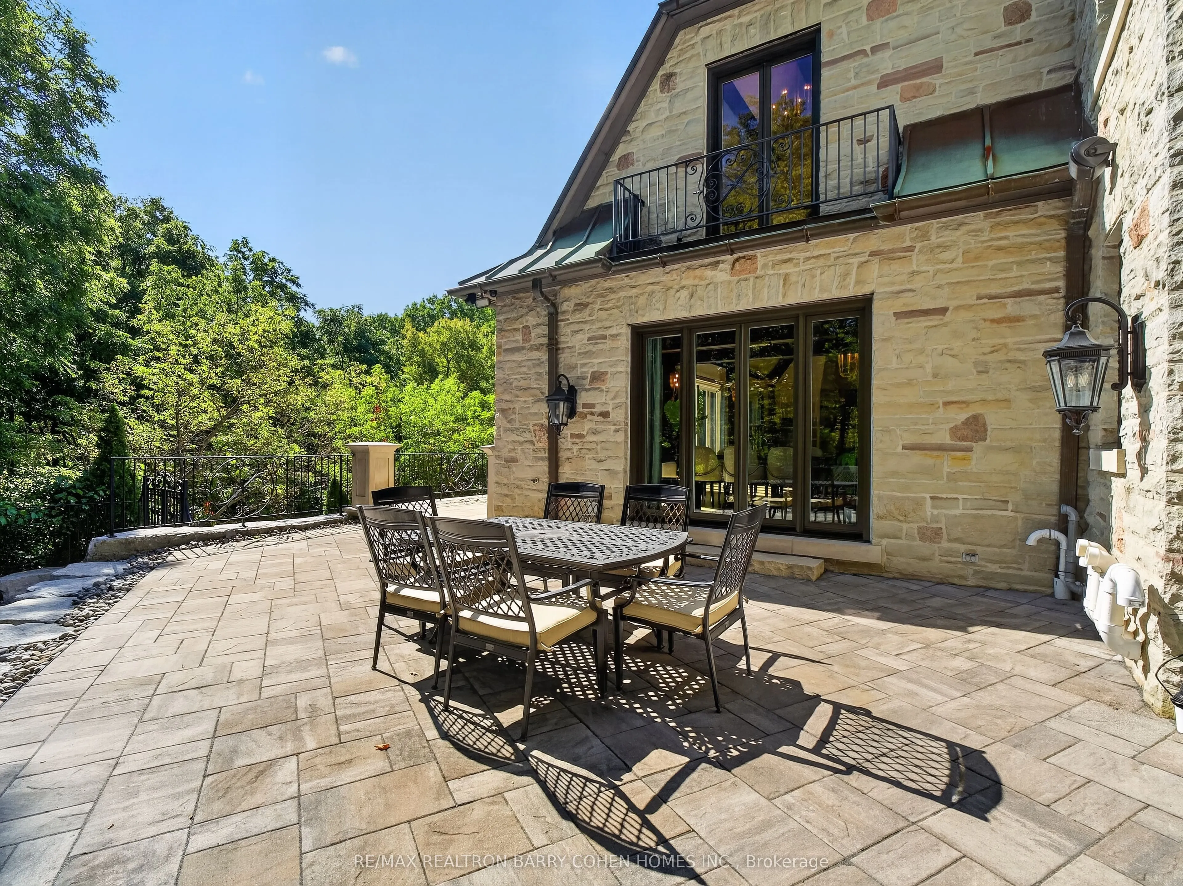 25 Tudor Gate