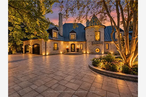 25 Tudor Gate