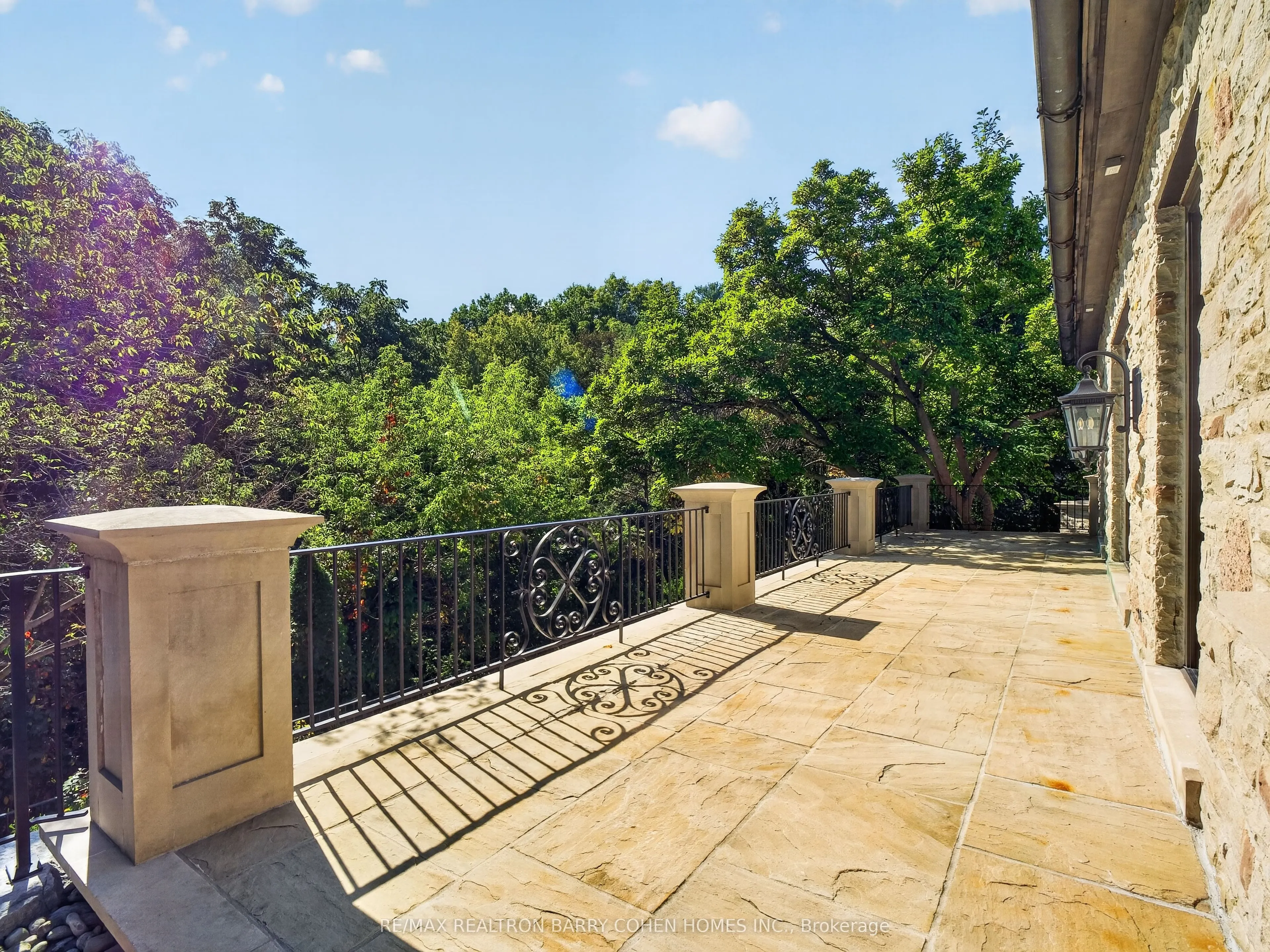 25 Tudor Gate