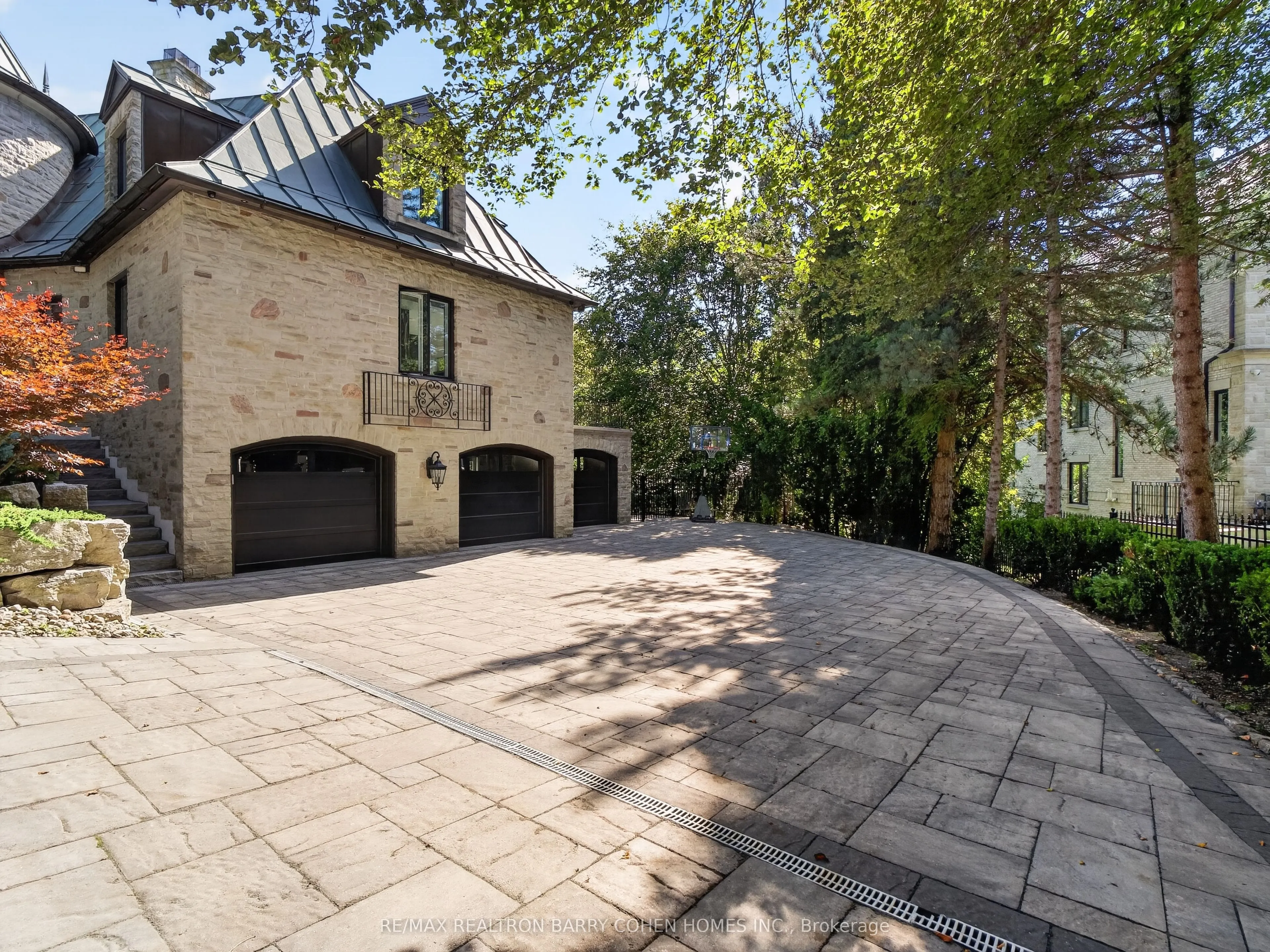 25 Tudor Gate