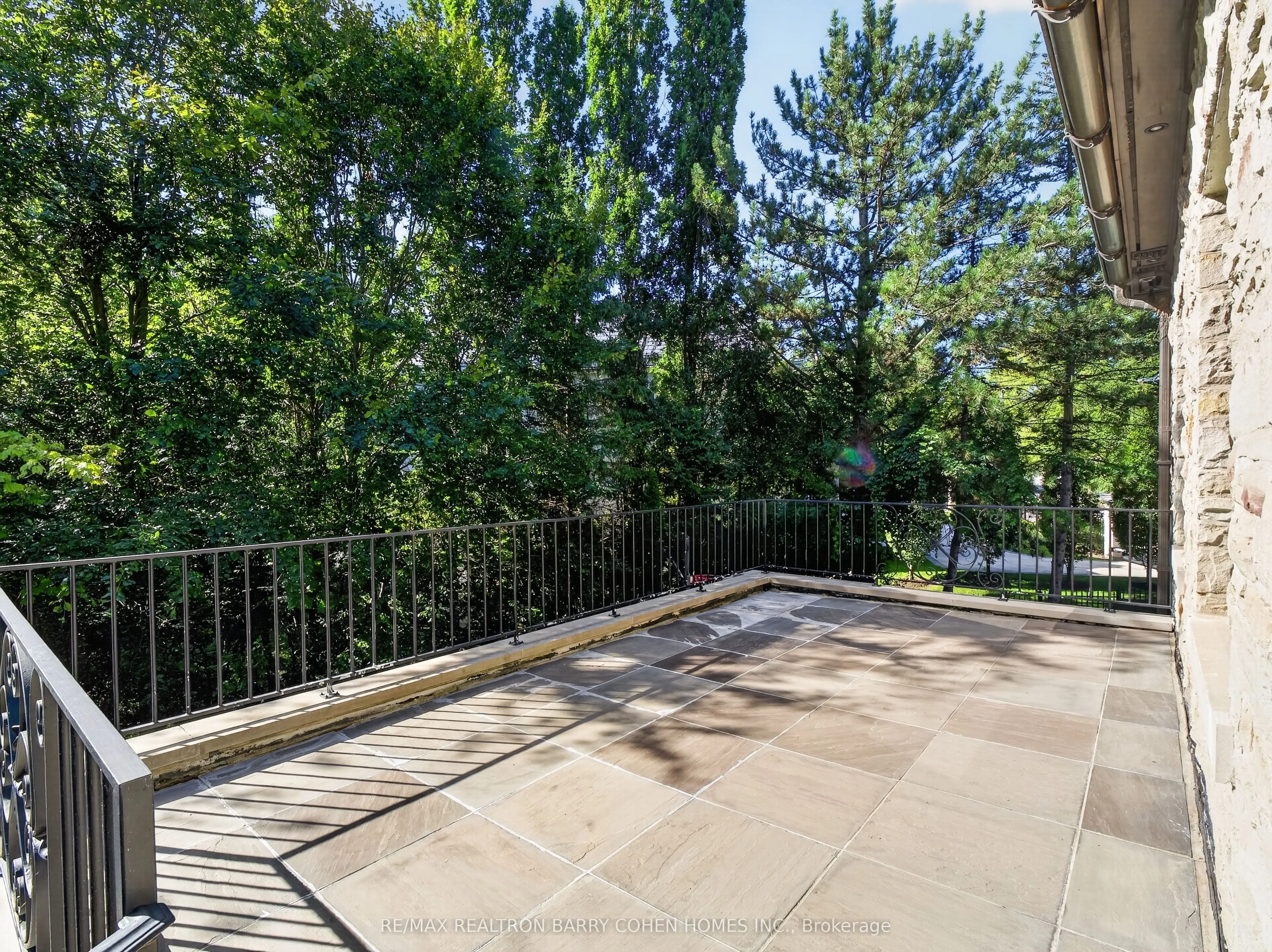 25 Tudor Gate