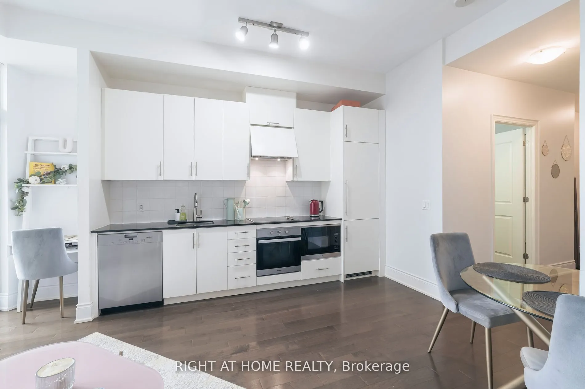23 Glebe Road W #918