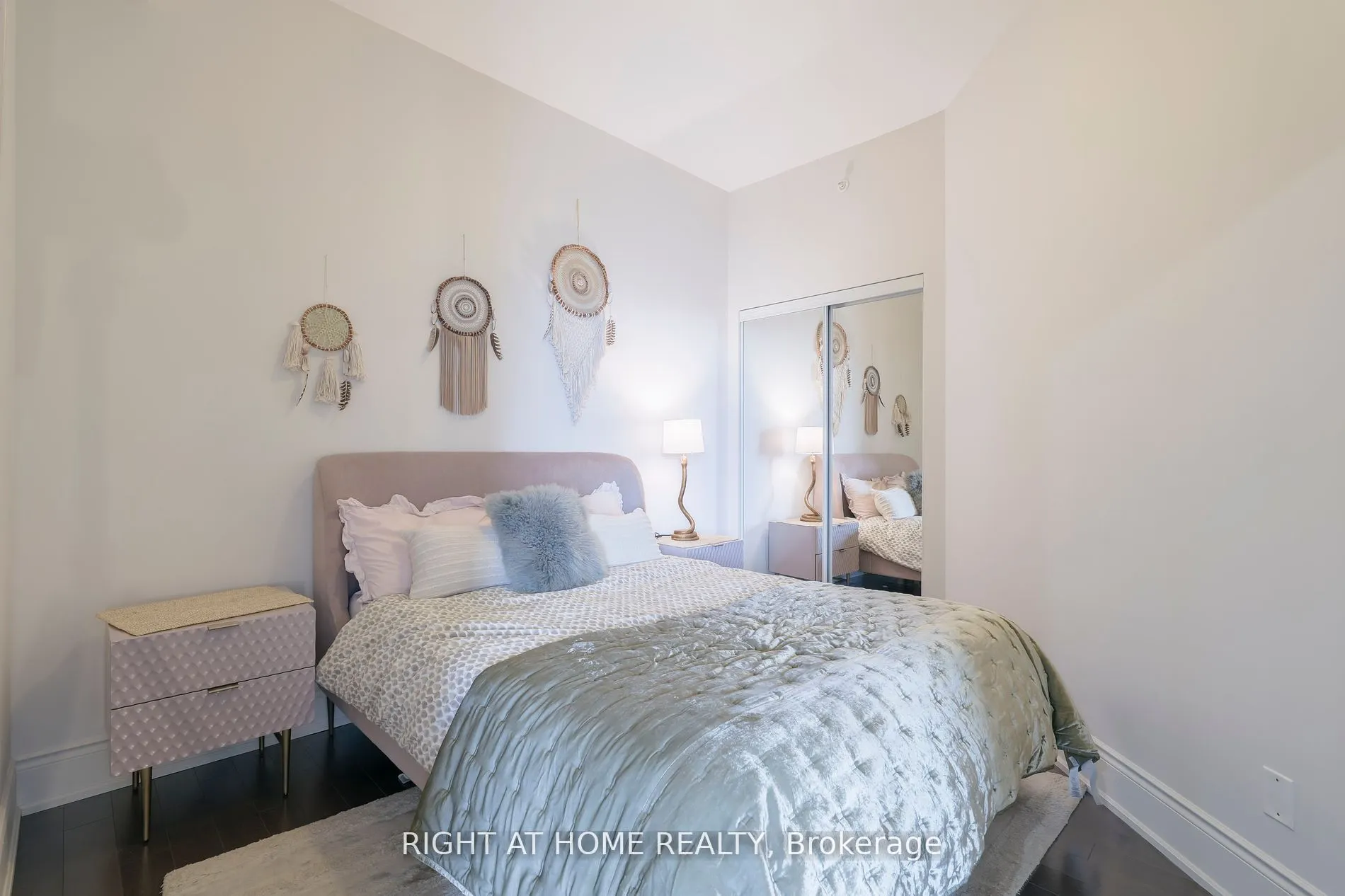 23 Glebe Road W #918