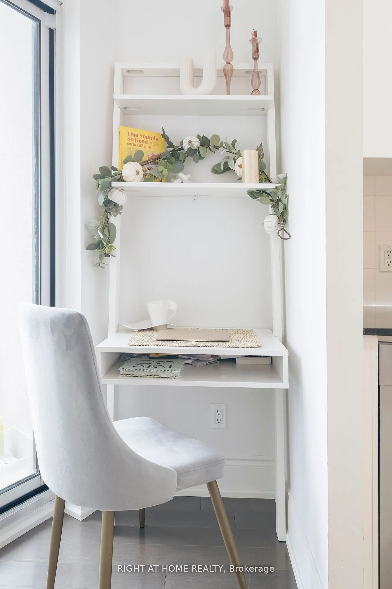 23 Glebe Road W #918