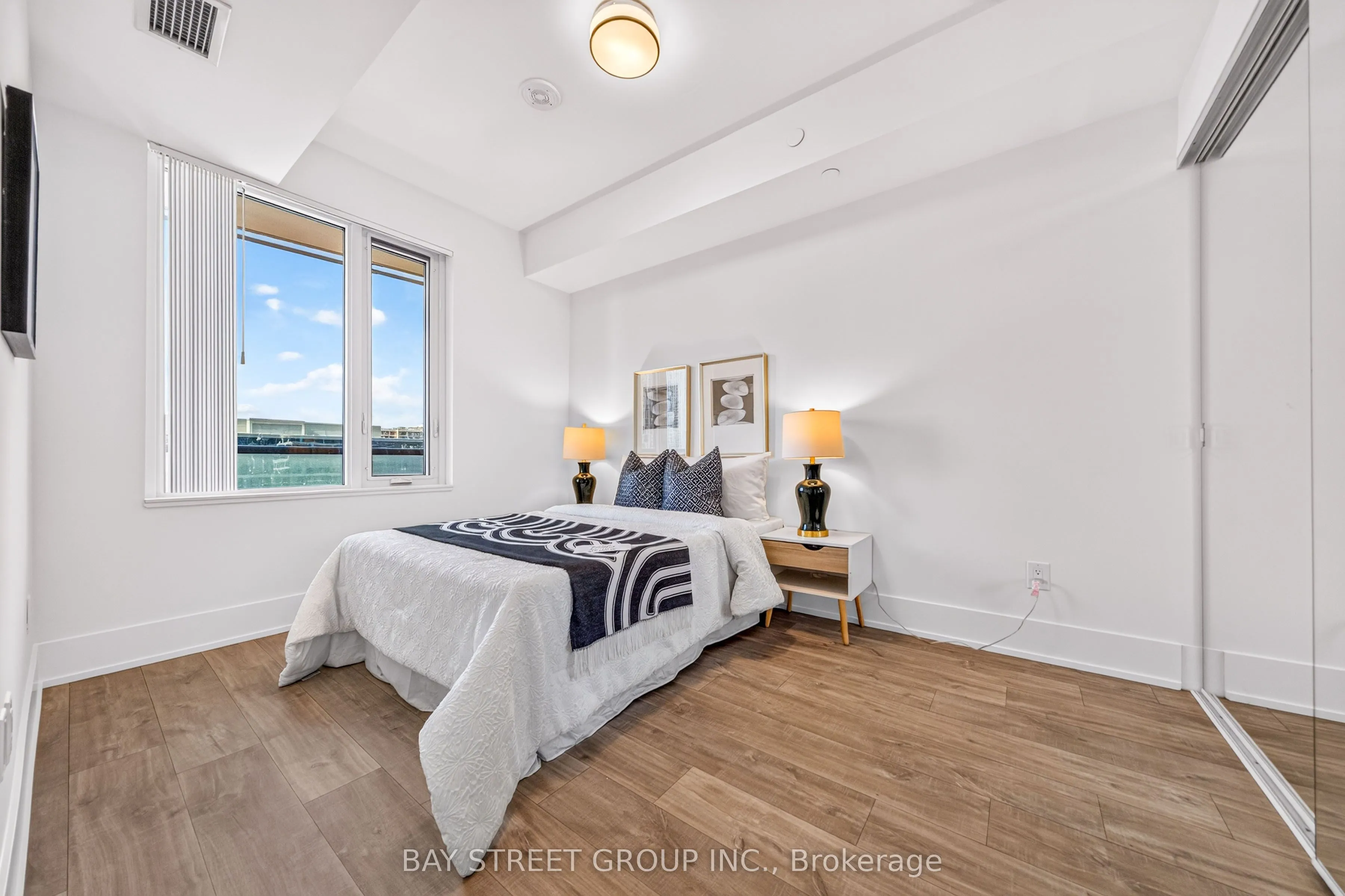 480 Front Street W #801