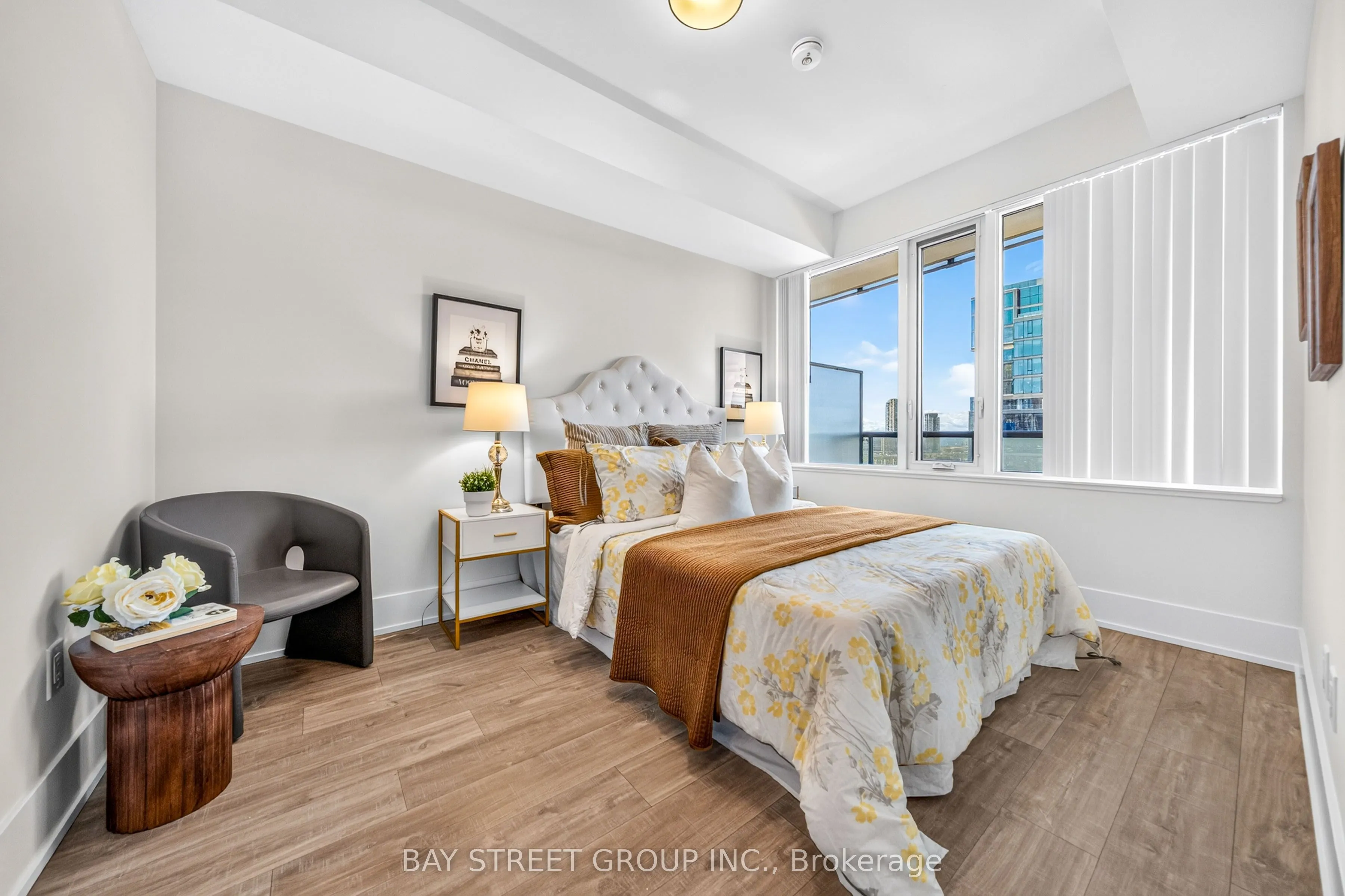 480 Front Street W #801