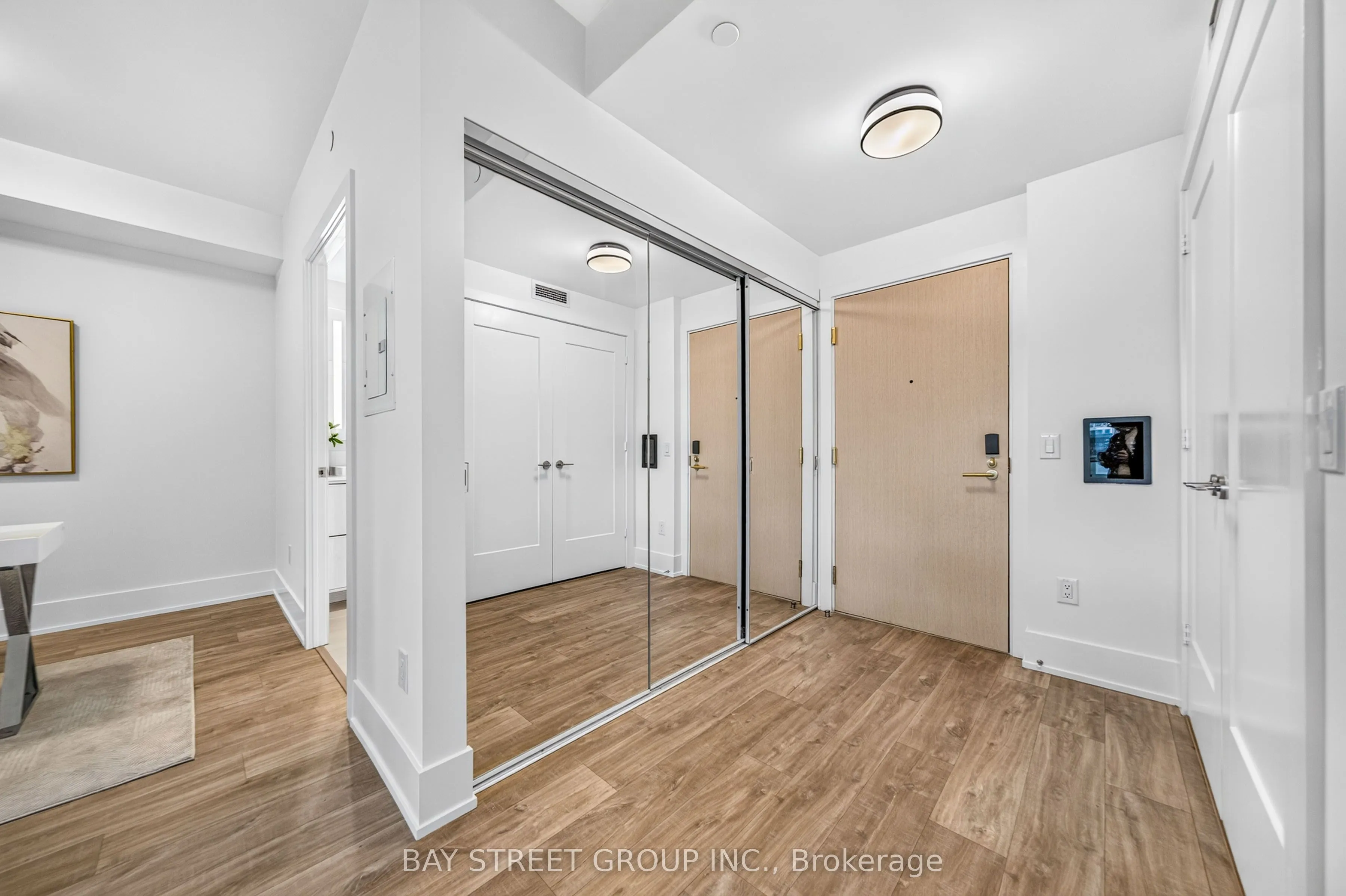 480 Front Street W #801
