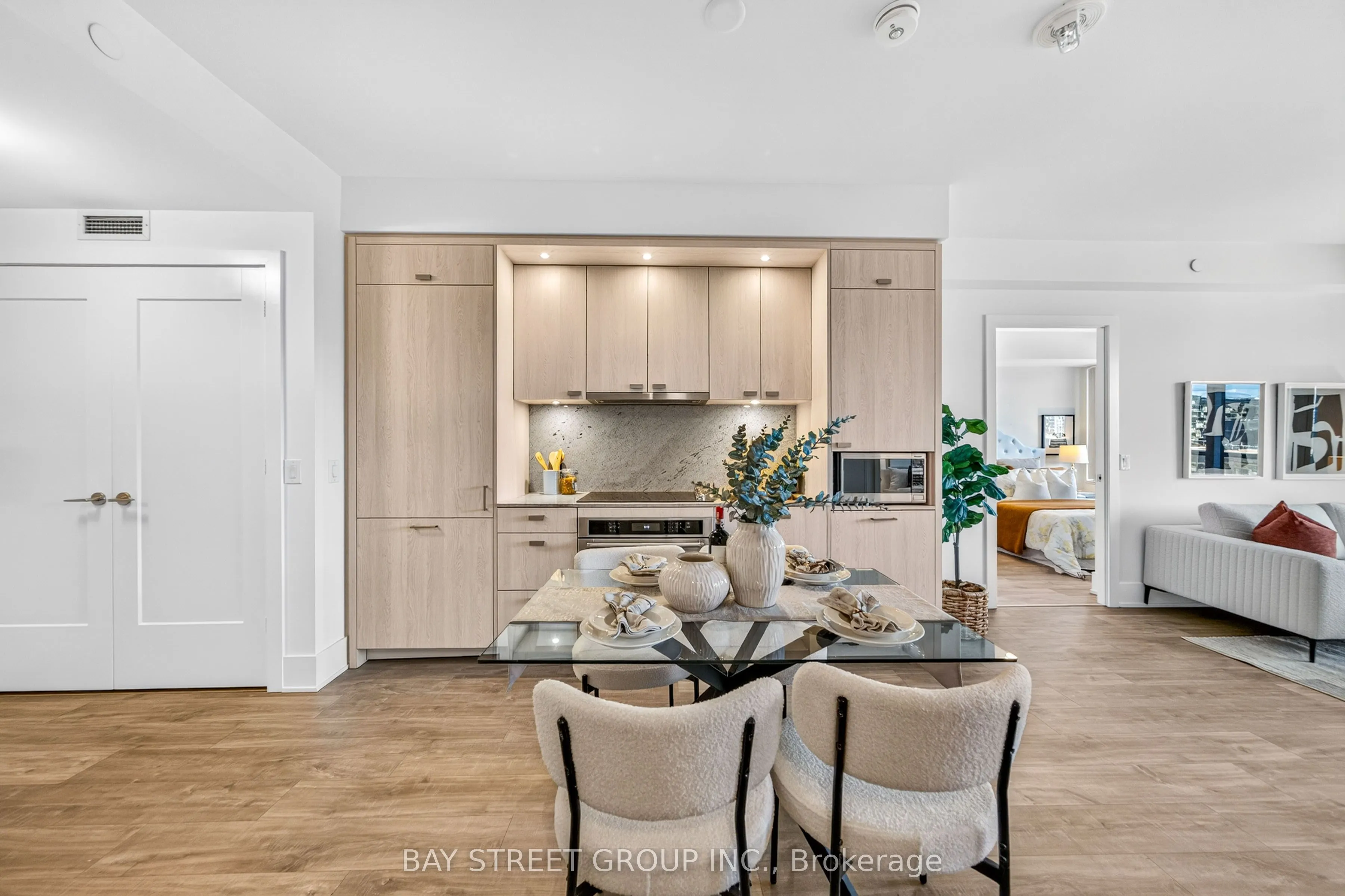 480 Front Street W #801