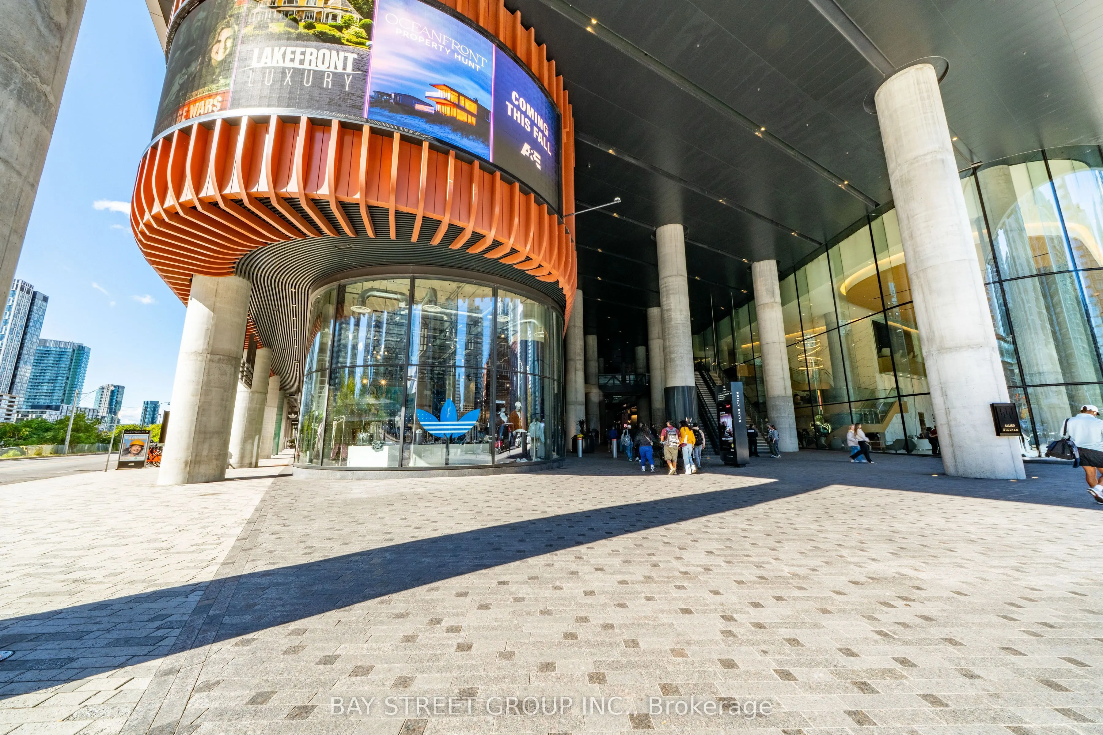 480 Front Street W #801