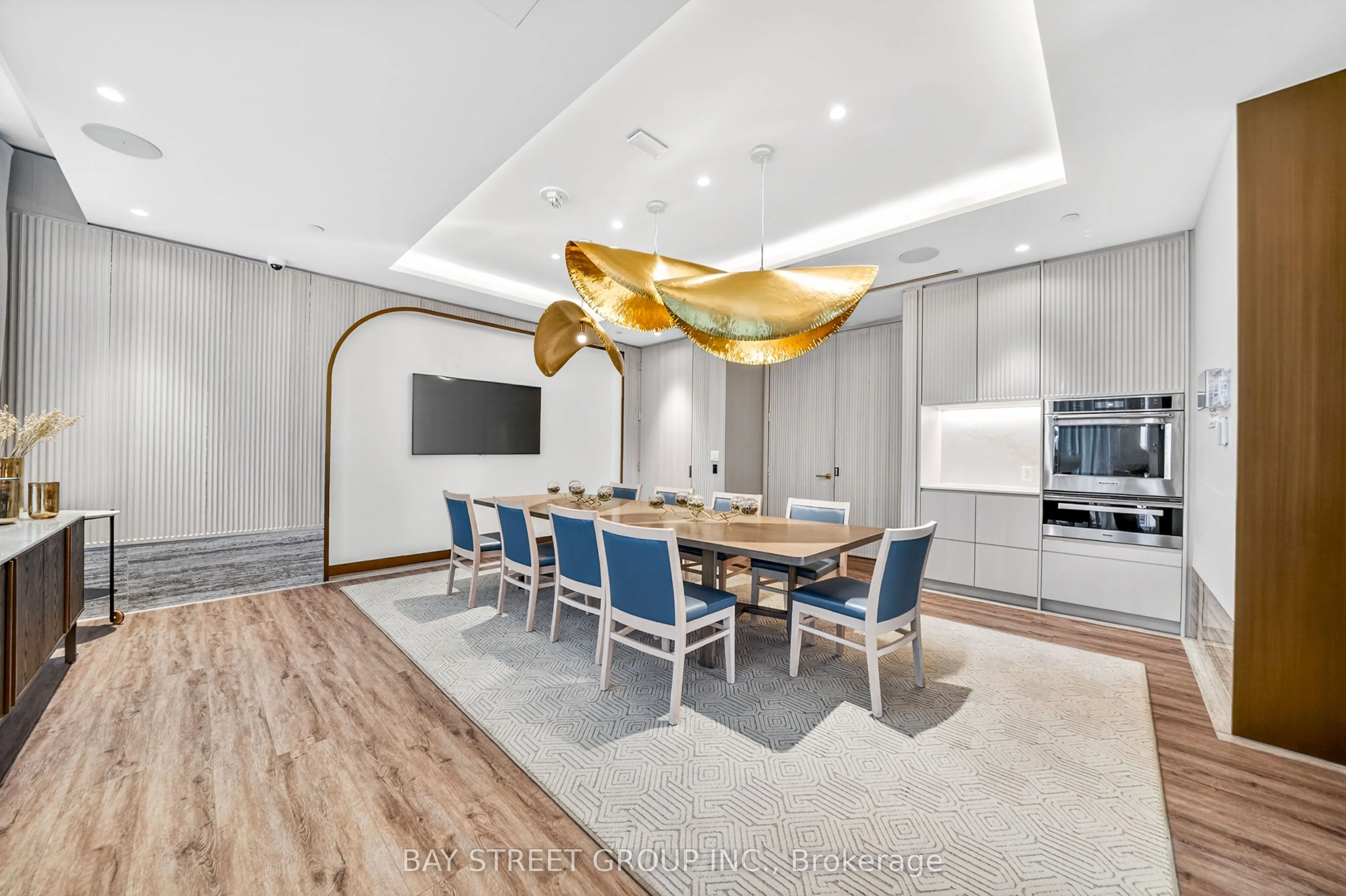 480 Front Street W #801