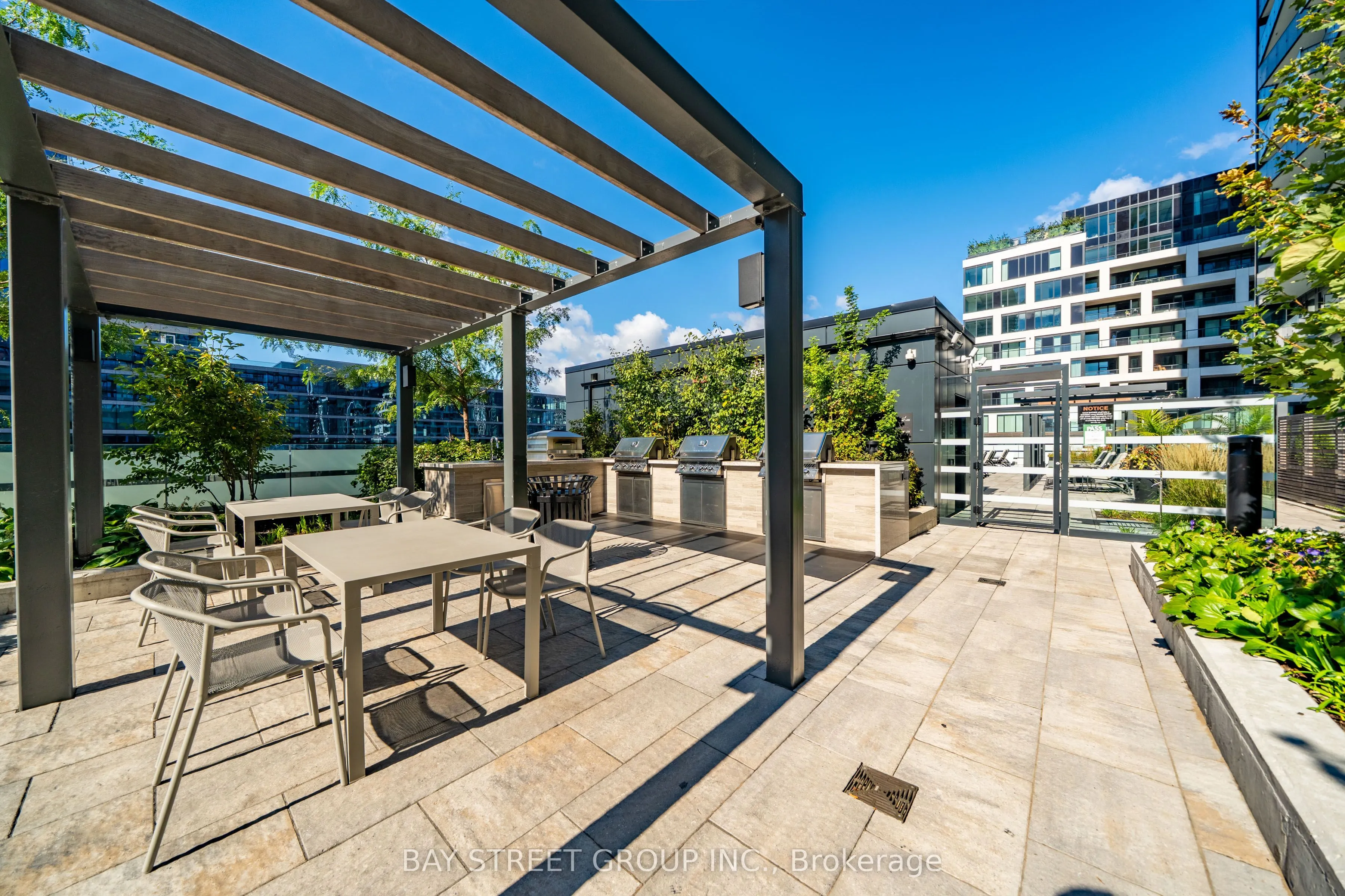 480 Front Street W #801