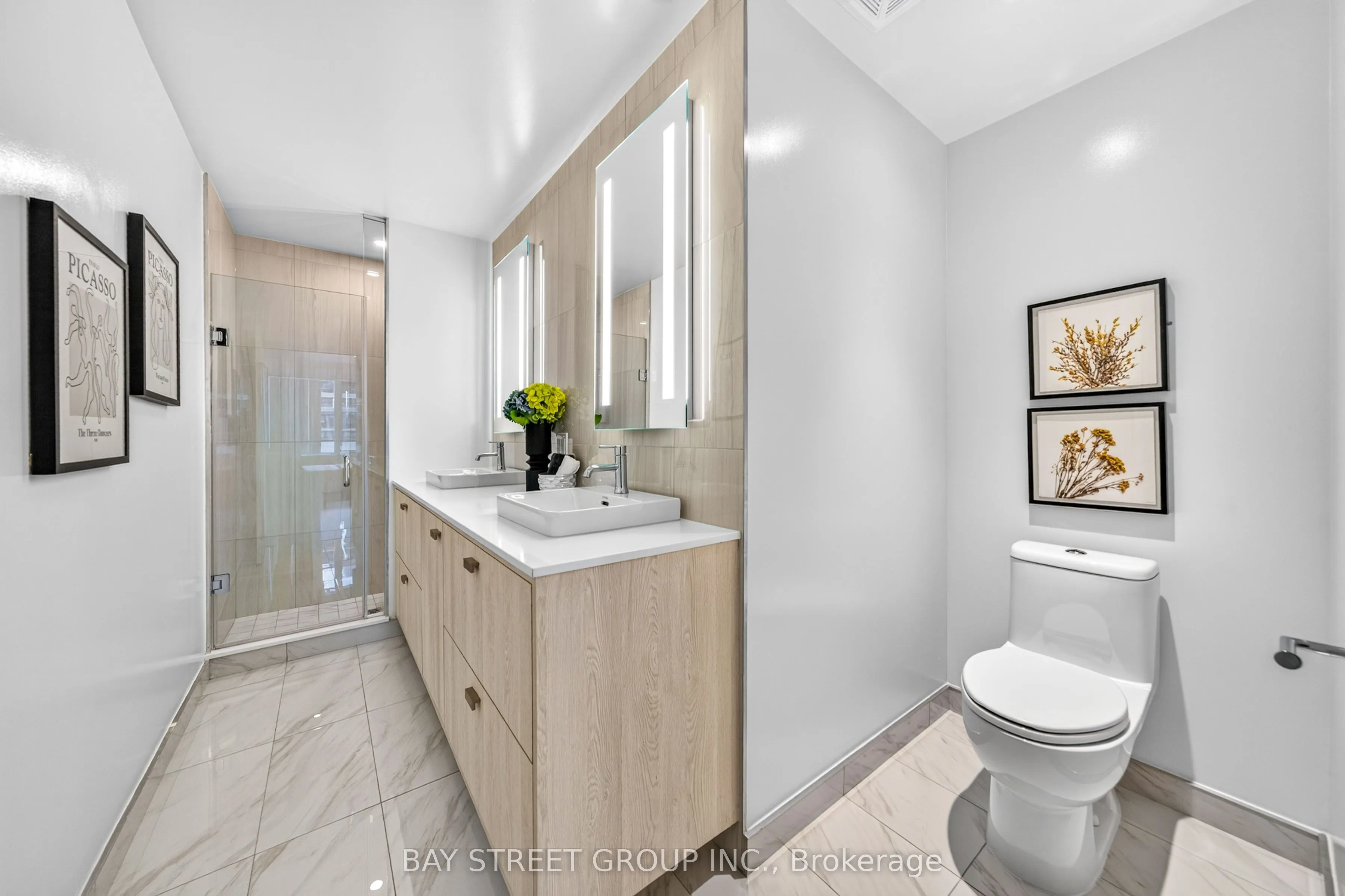 480 Front Street W #801