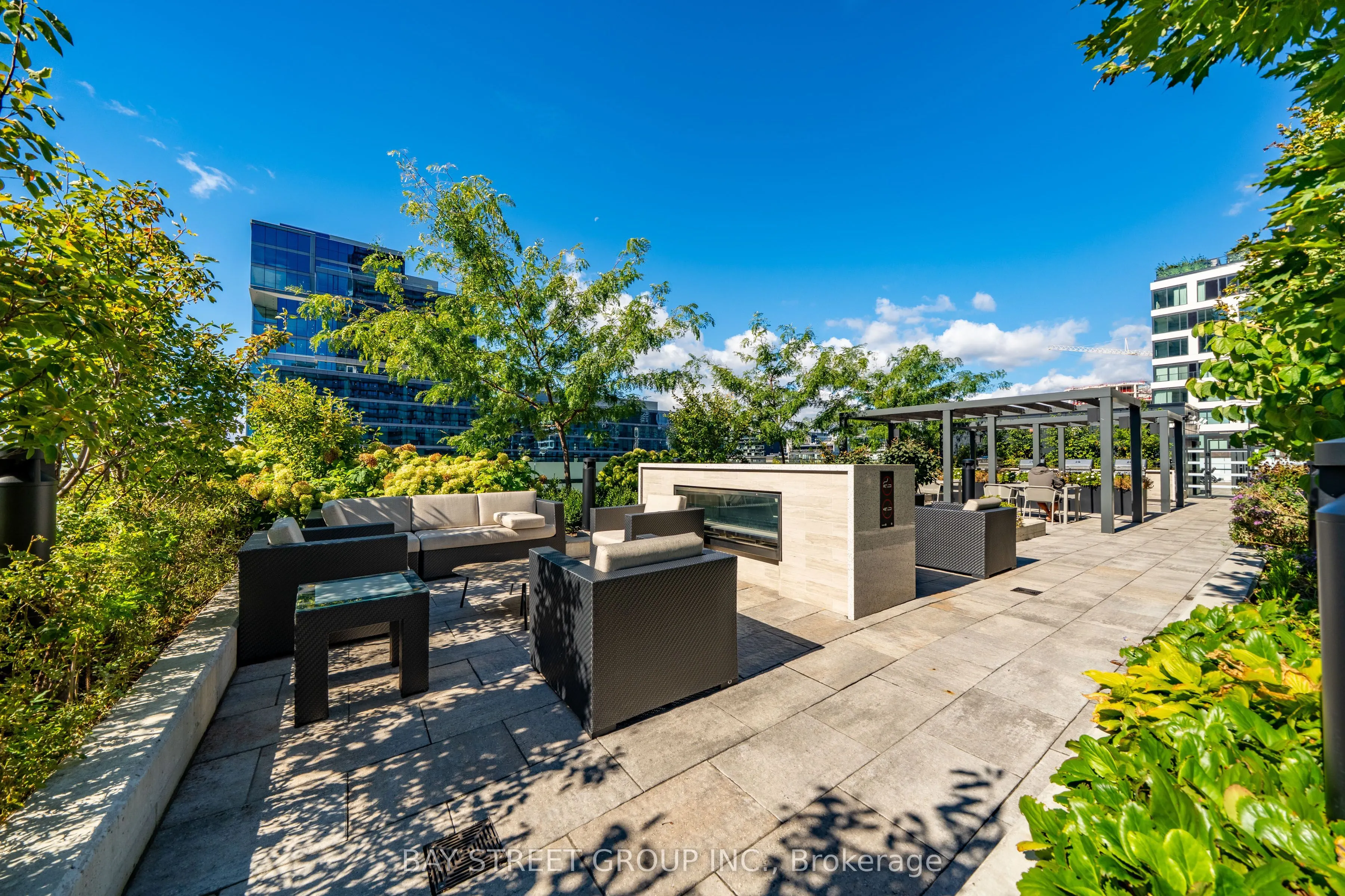480 Front Street W #801
