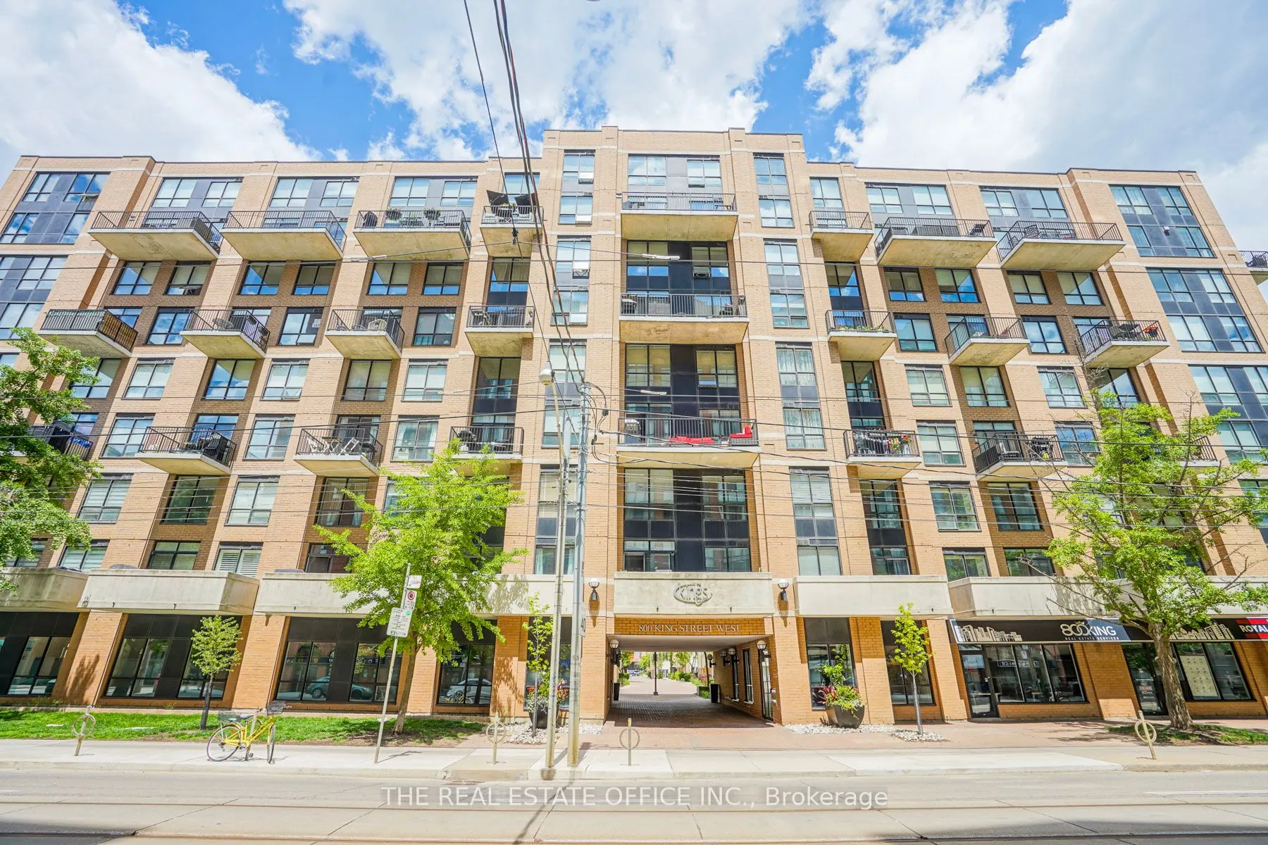 800 King Street W #414
