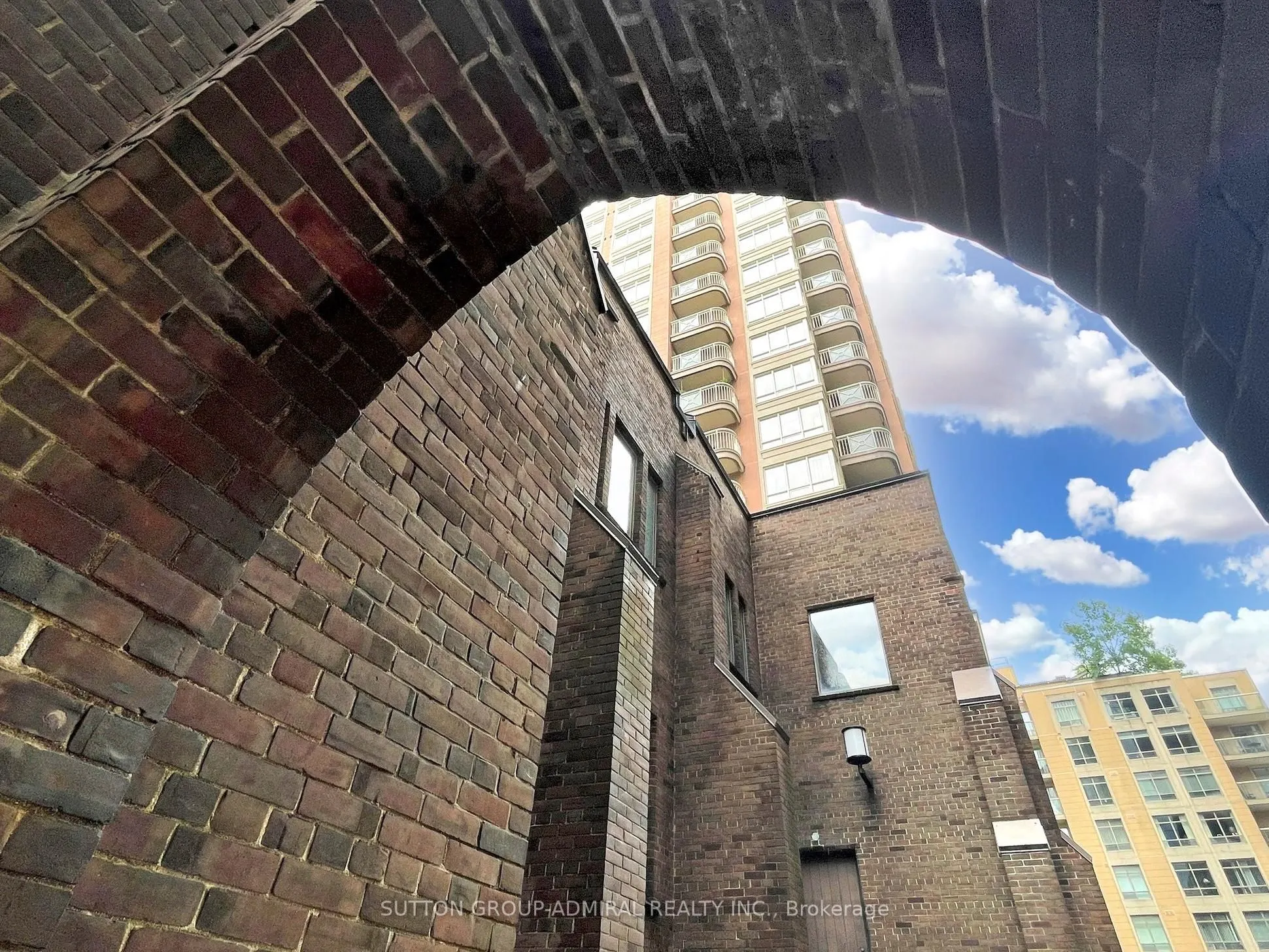 100 Hayden Street #812