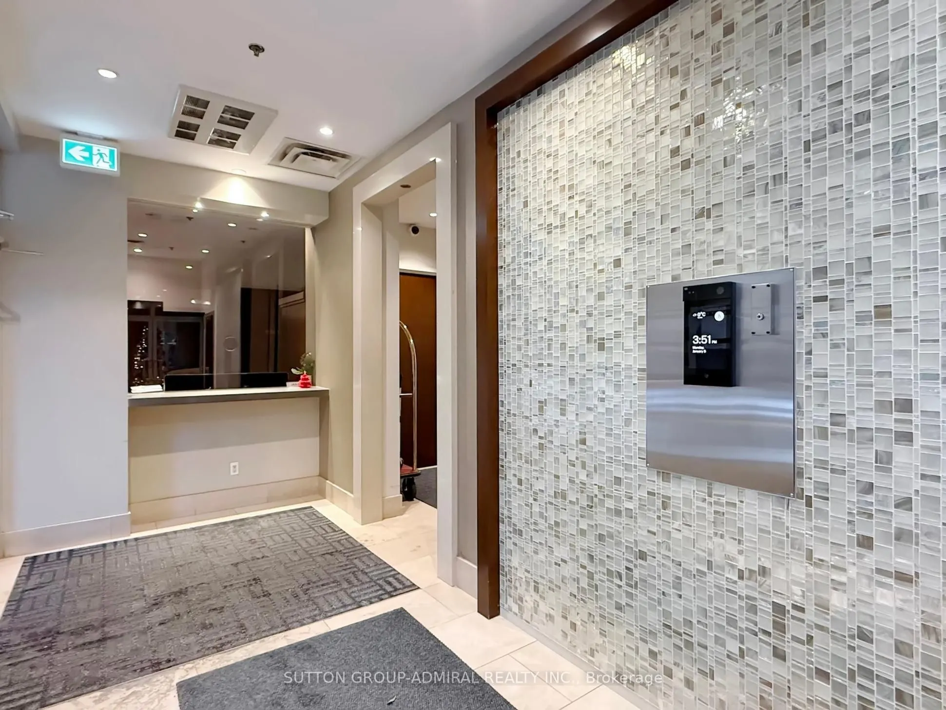 100 Hayden Street #812