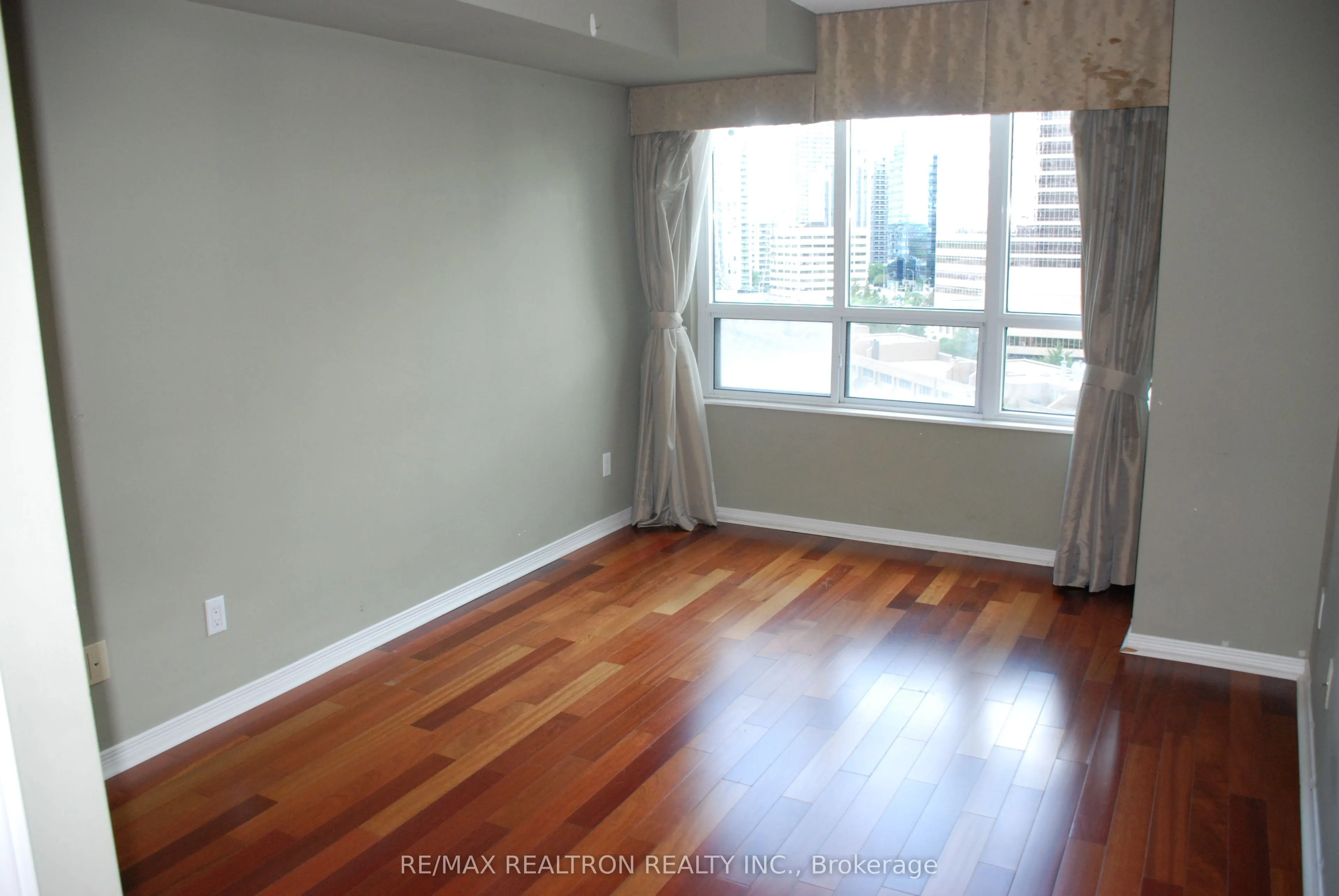 509 Beecroft Road #1211