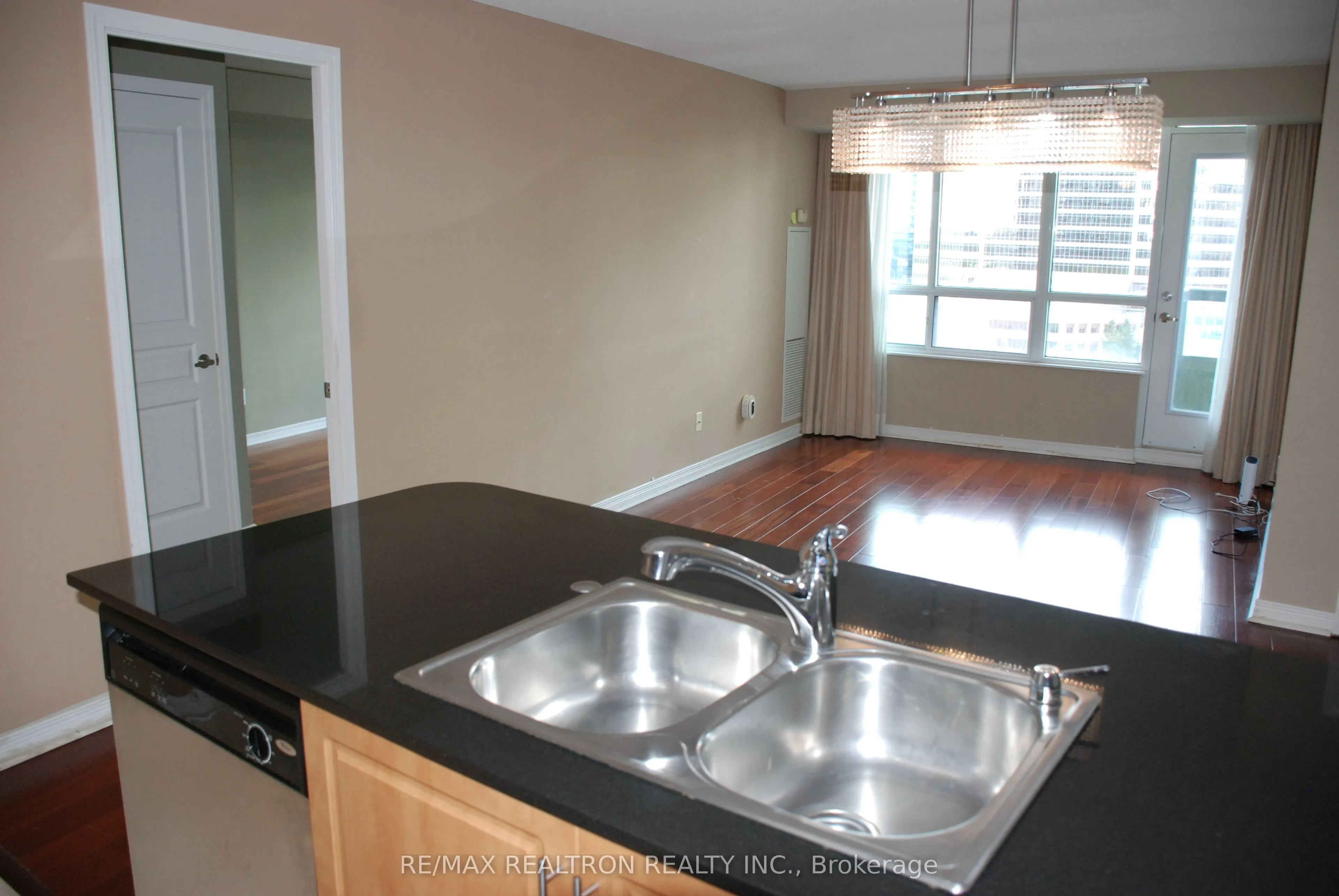 509 Beecroft Road #1211