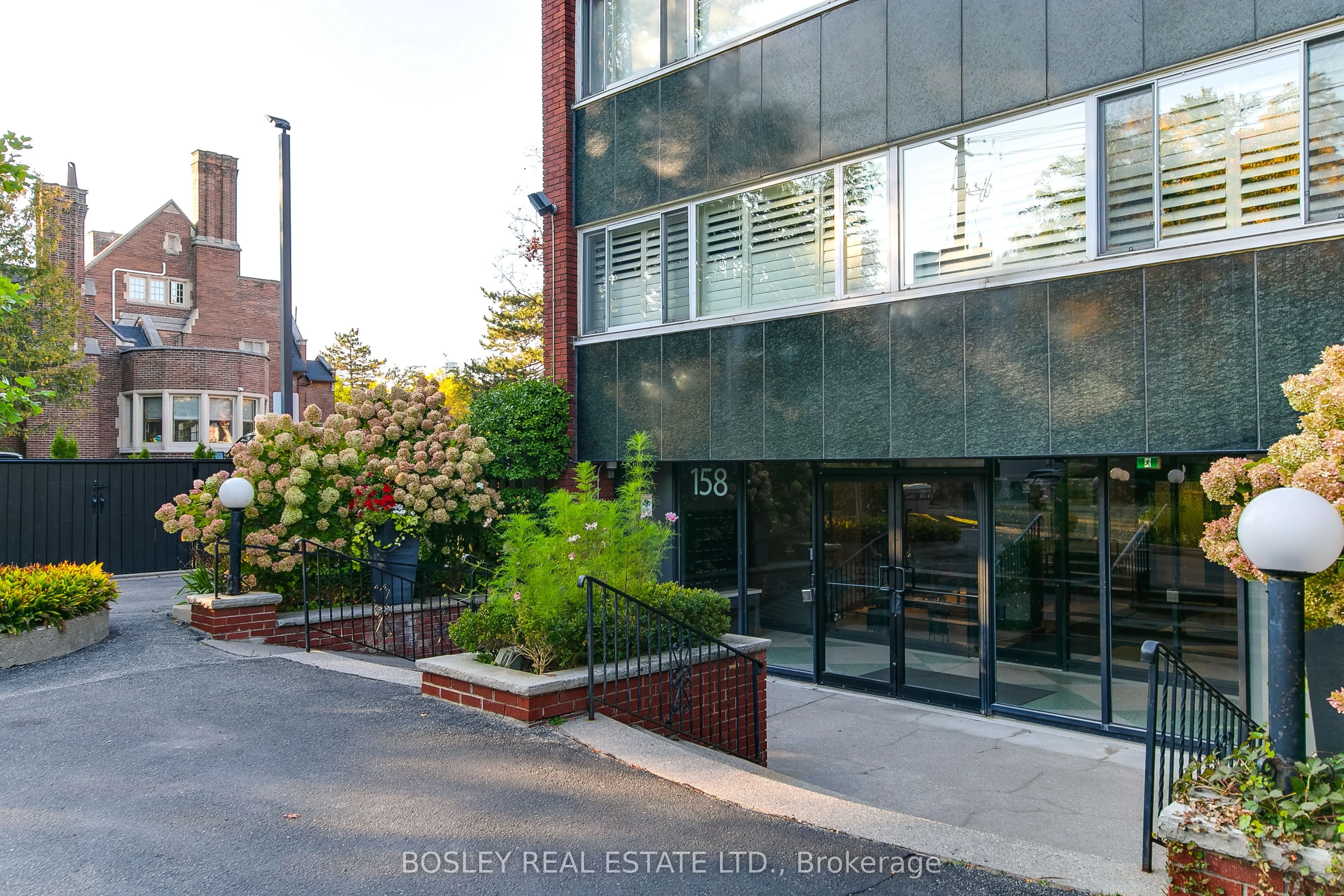 158 Crescent Road #404
