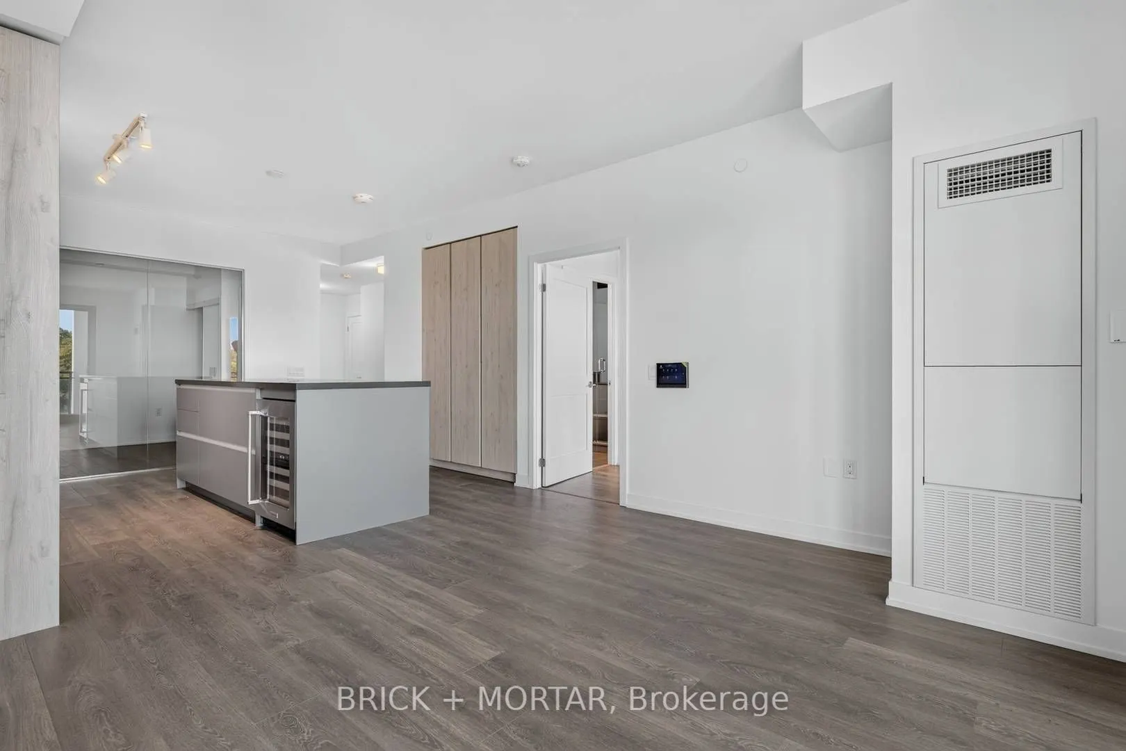 1 Hillsdale Avenue W #405