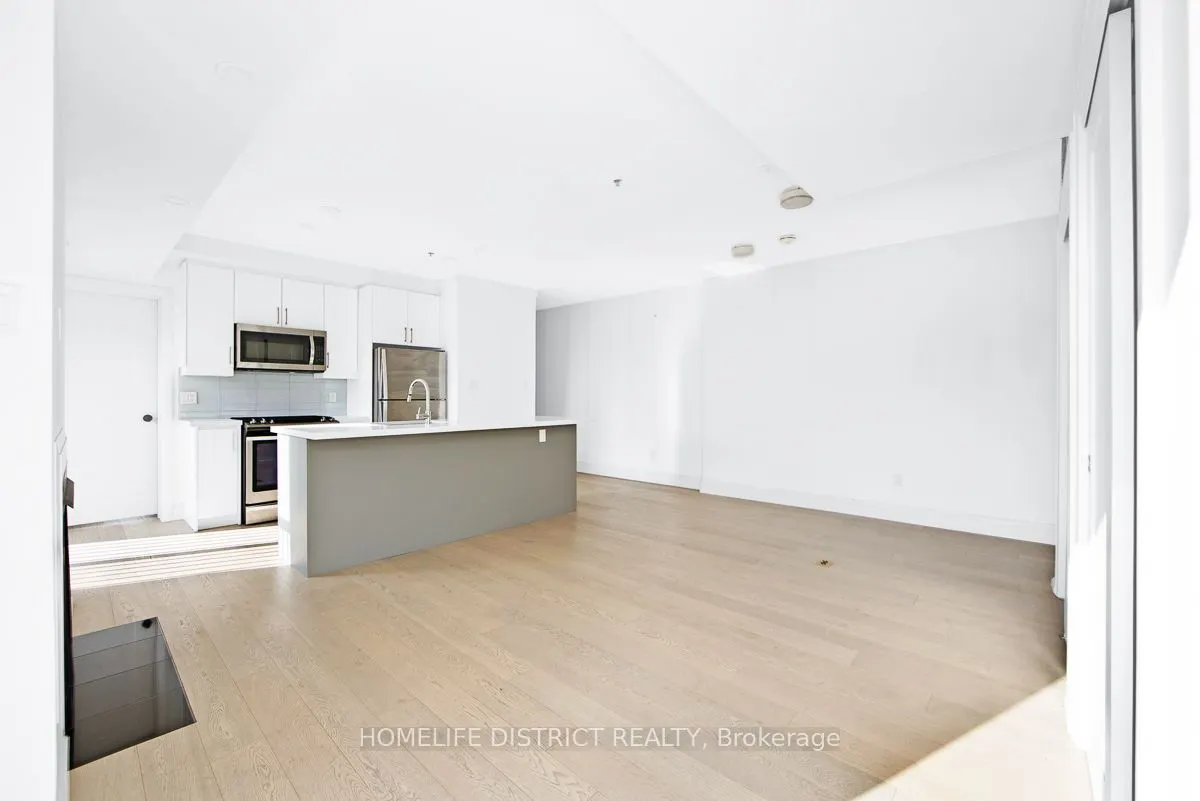 243 Niagara Street #200