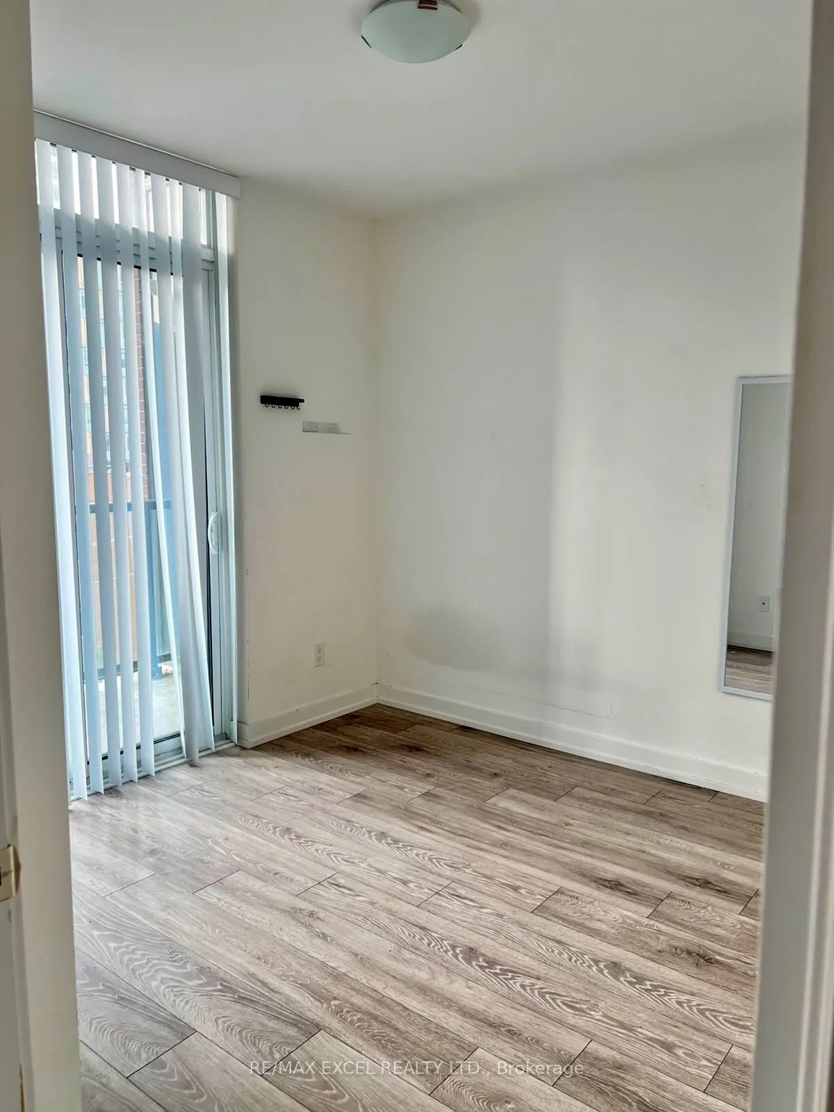 159 Wellesley Street E #406