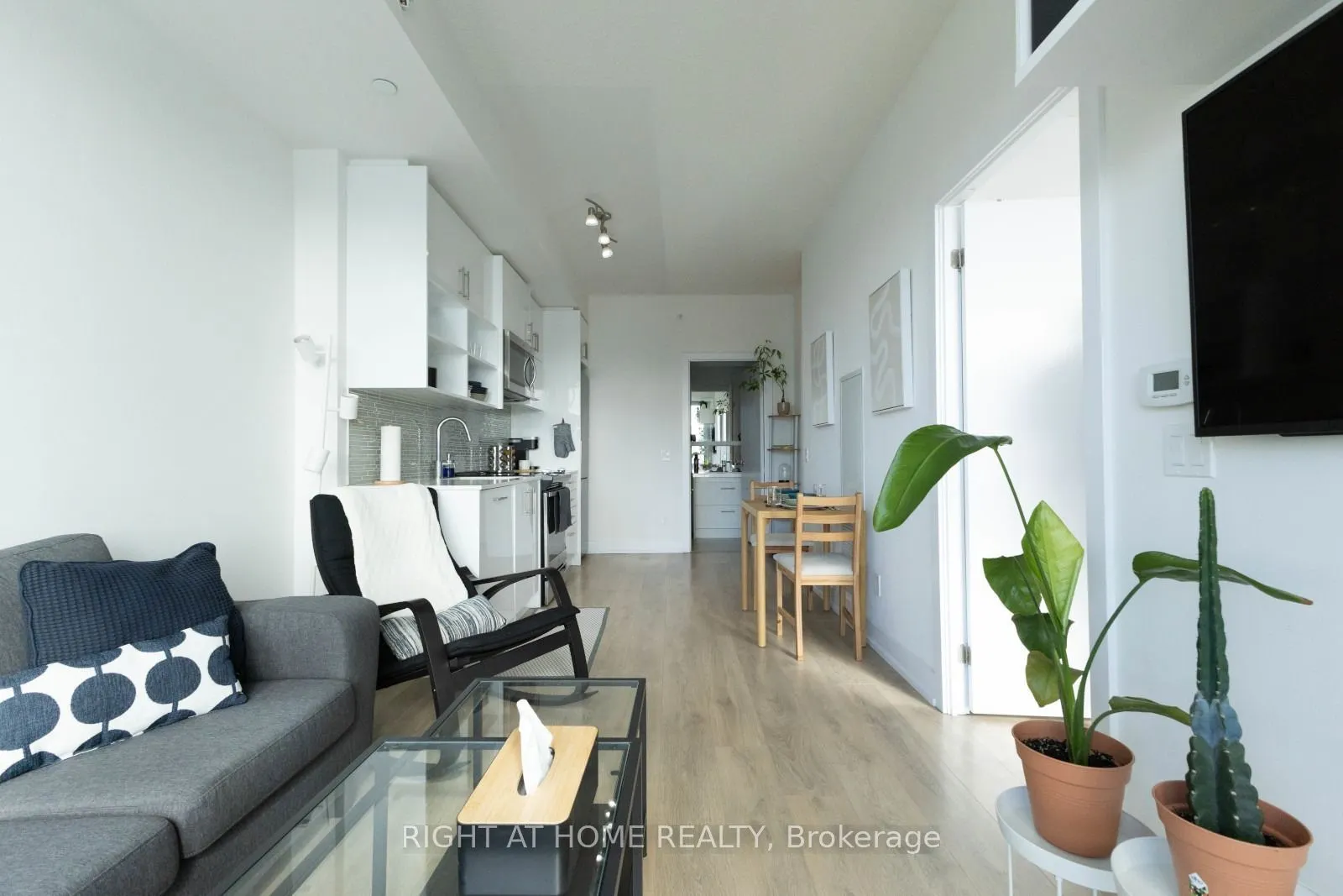 128 Fairview Mall Drive #712