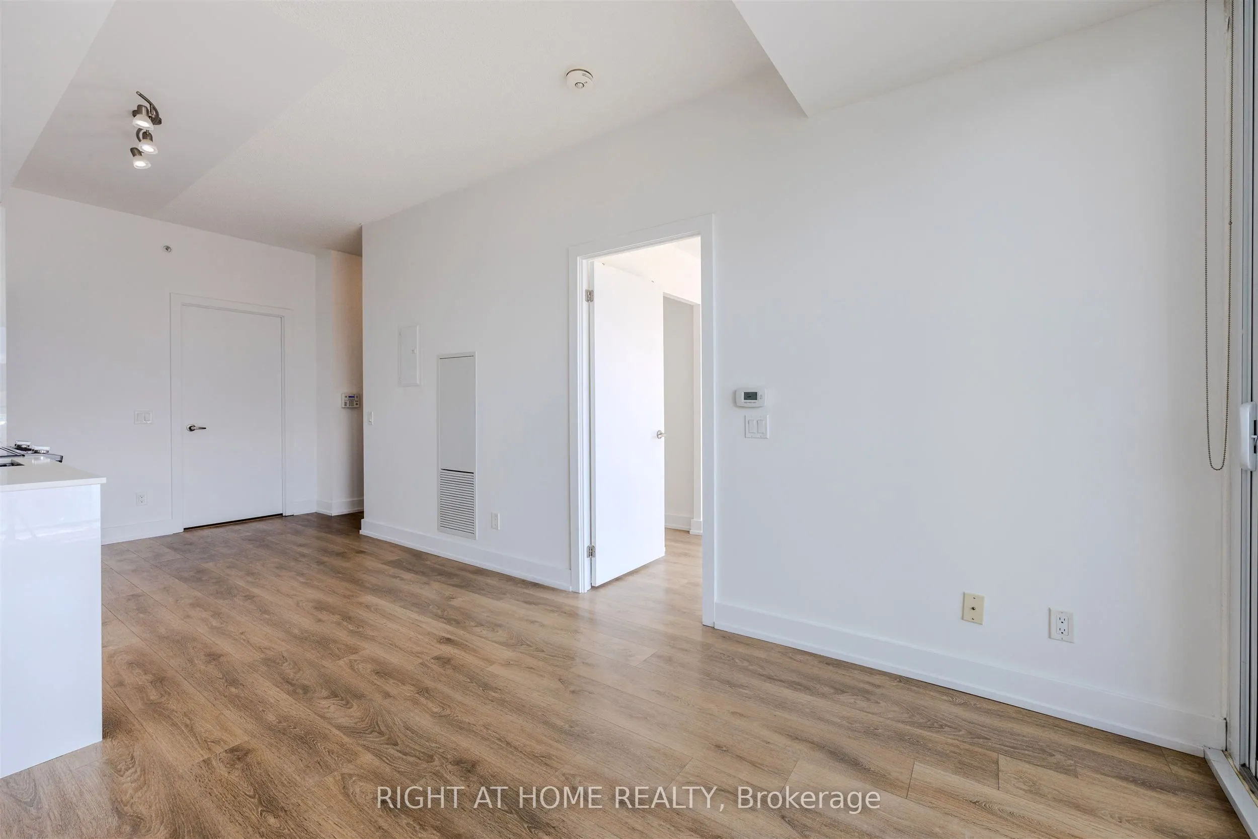 128 Fairview Mall Drive #712