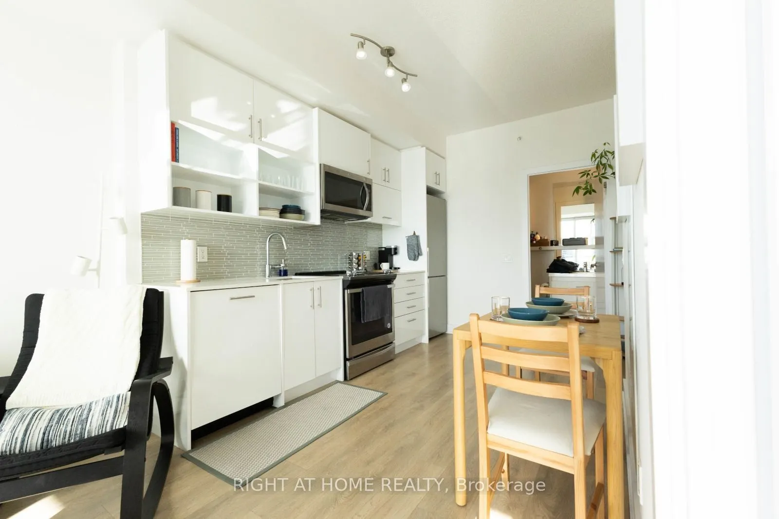 128 Fairview Mall Drive #712