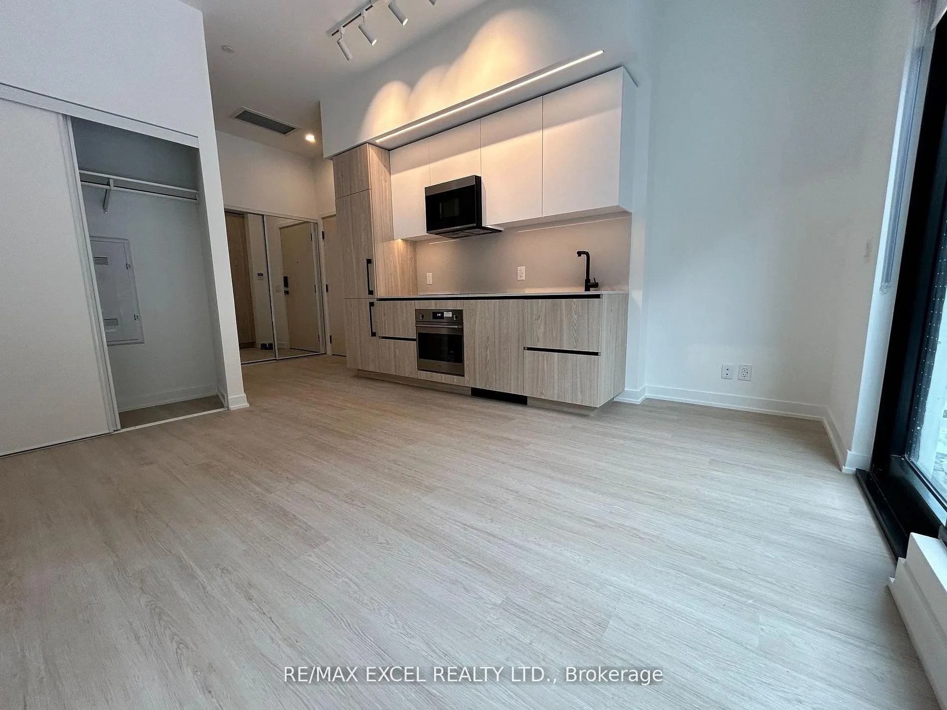 699 Sheppard Avenue E #109