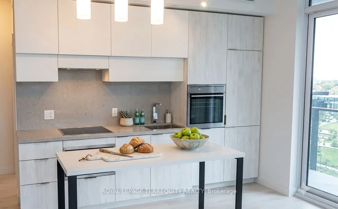 8 Eglinton Avenue E #505
