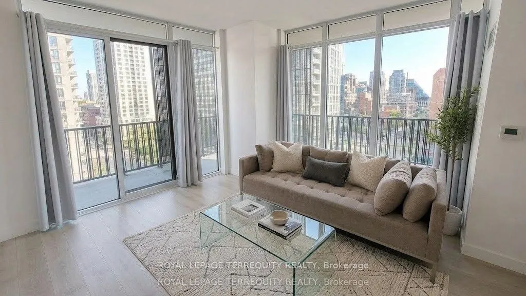 8 Eglinton Avenue E #505