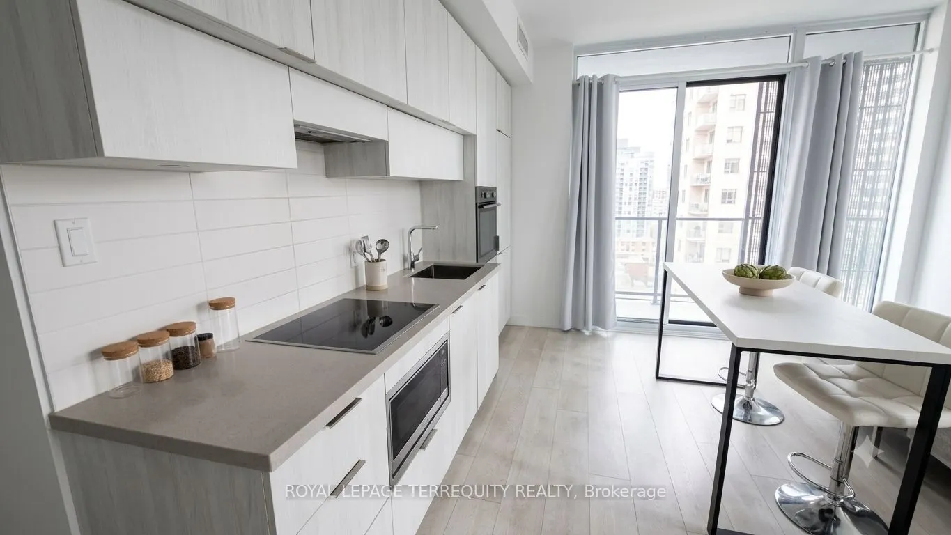 8 Eglinton Avenue E #505