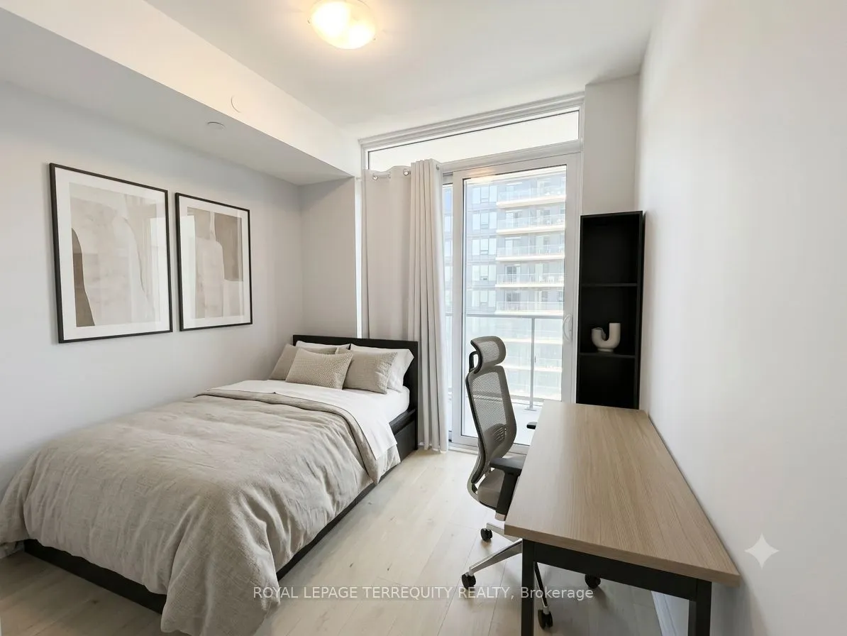 8 Eglinton Avenue E #505