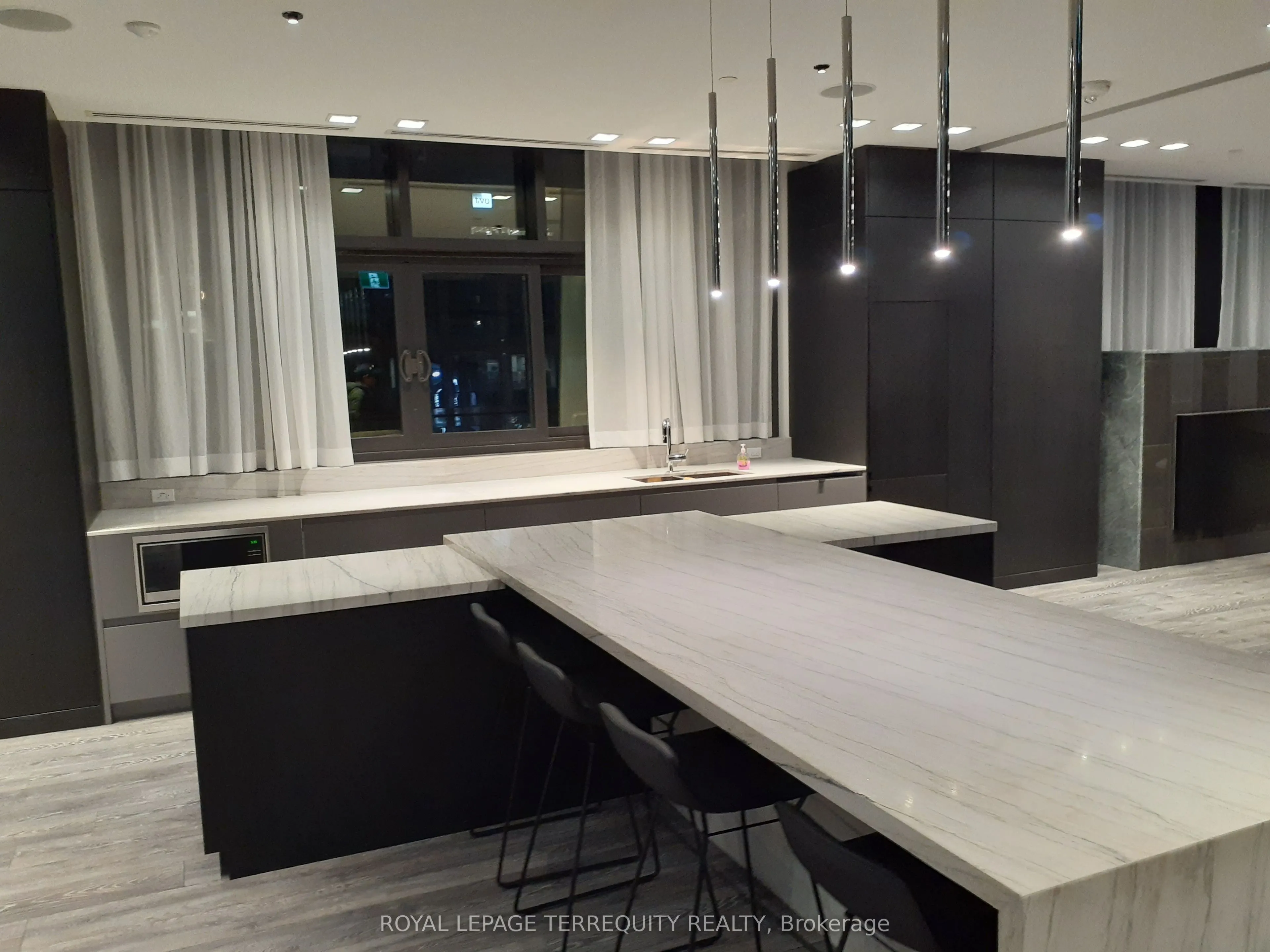 8 Eglinton Avenue E #505