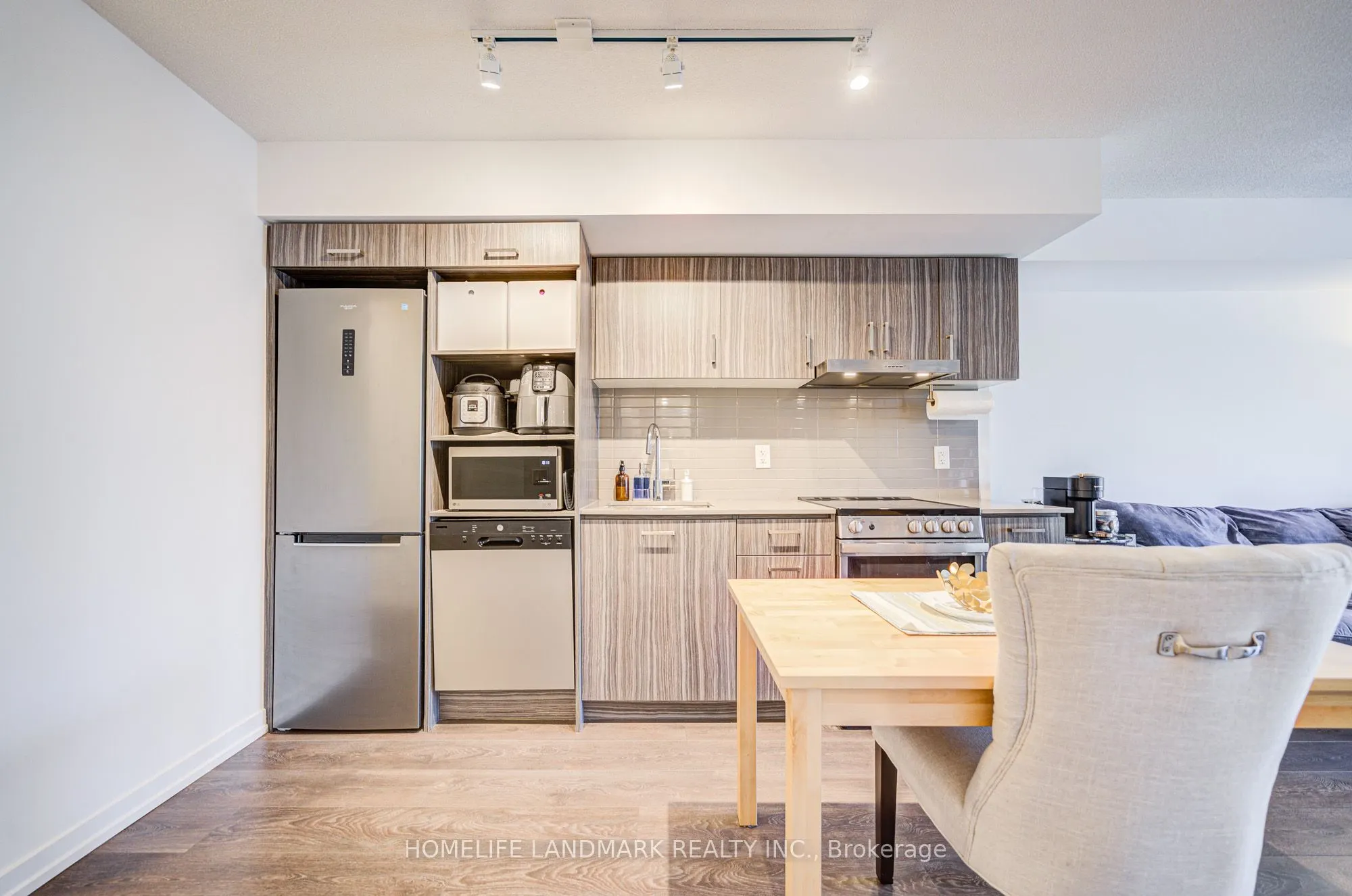 219 Dundas Street E #609