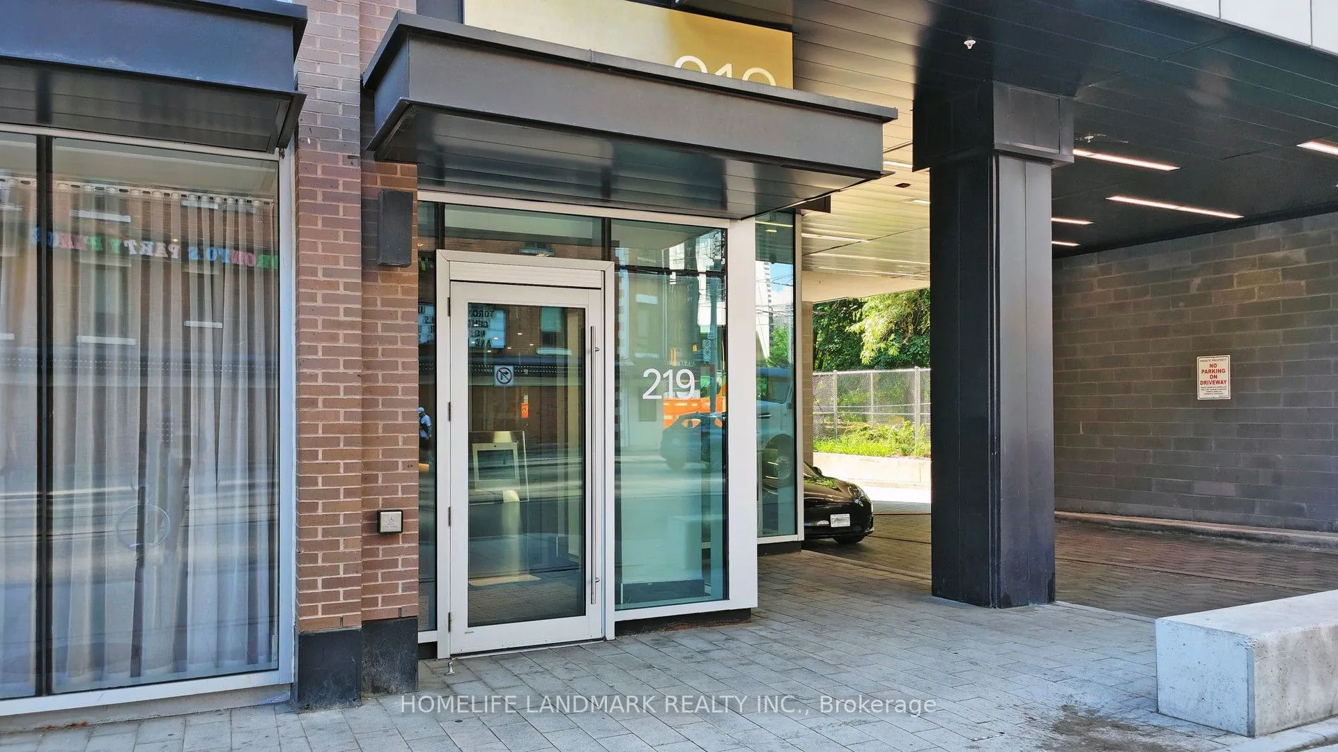 219 Dundas Street E #609