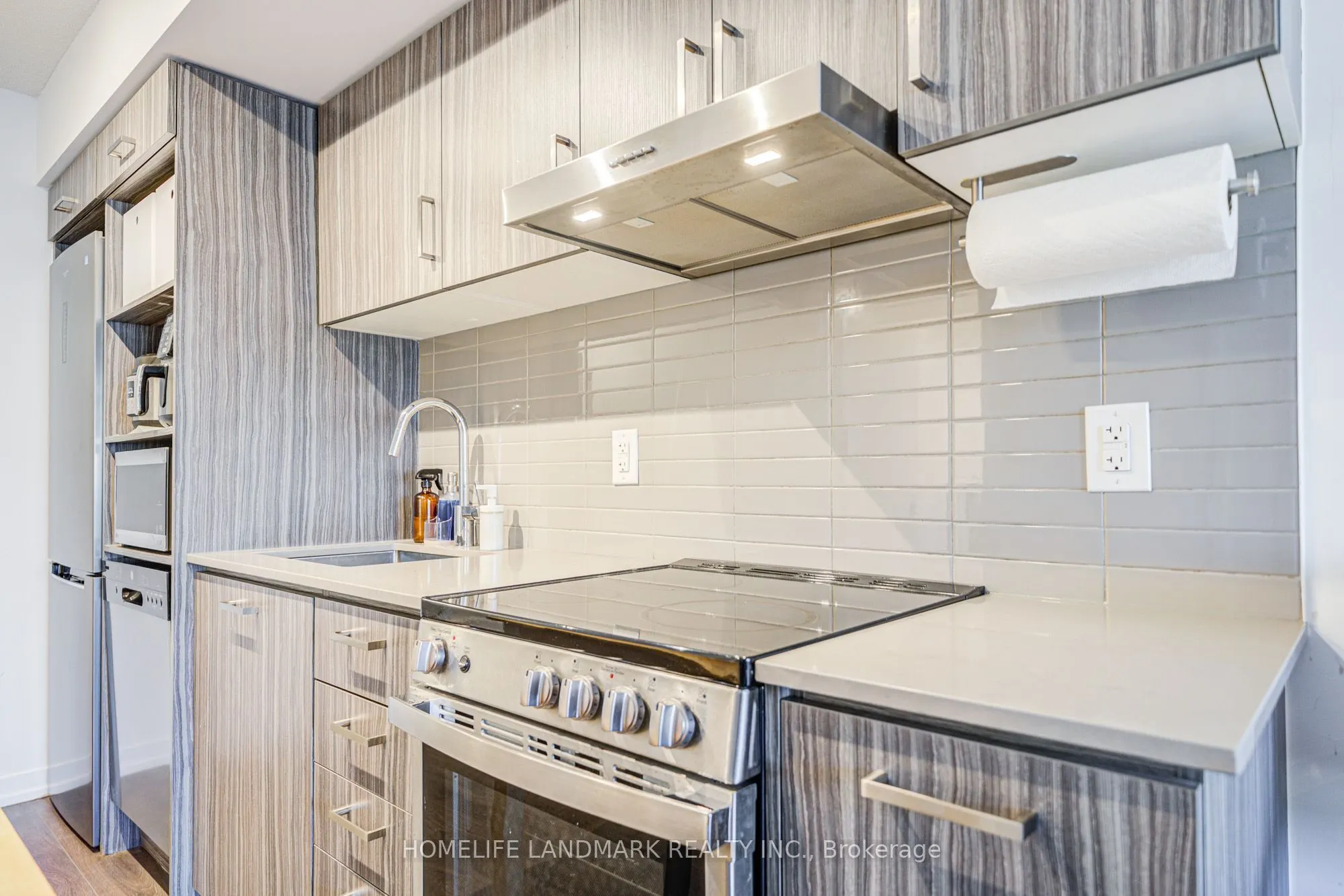 219 Dundas Street E #609