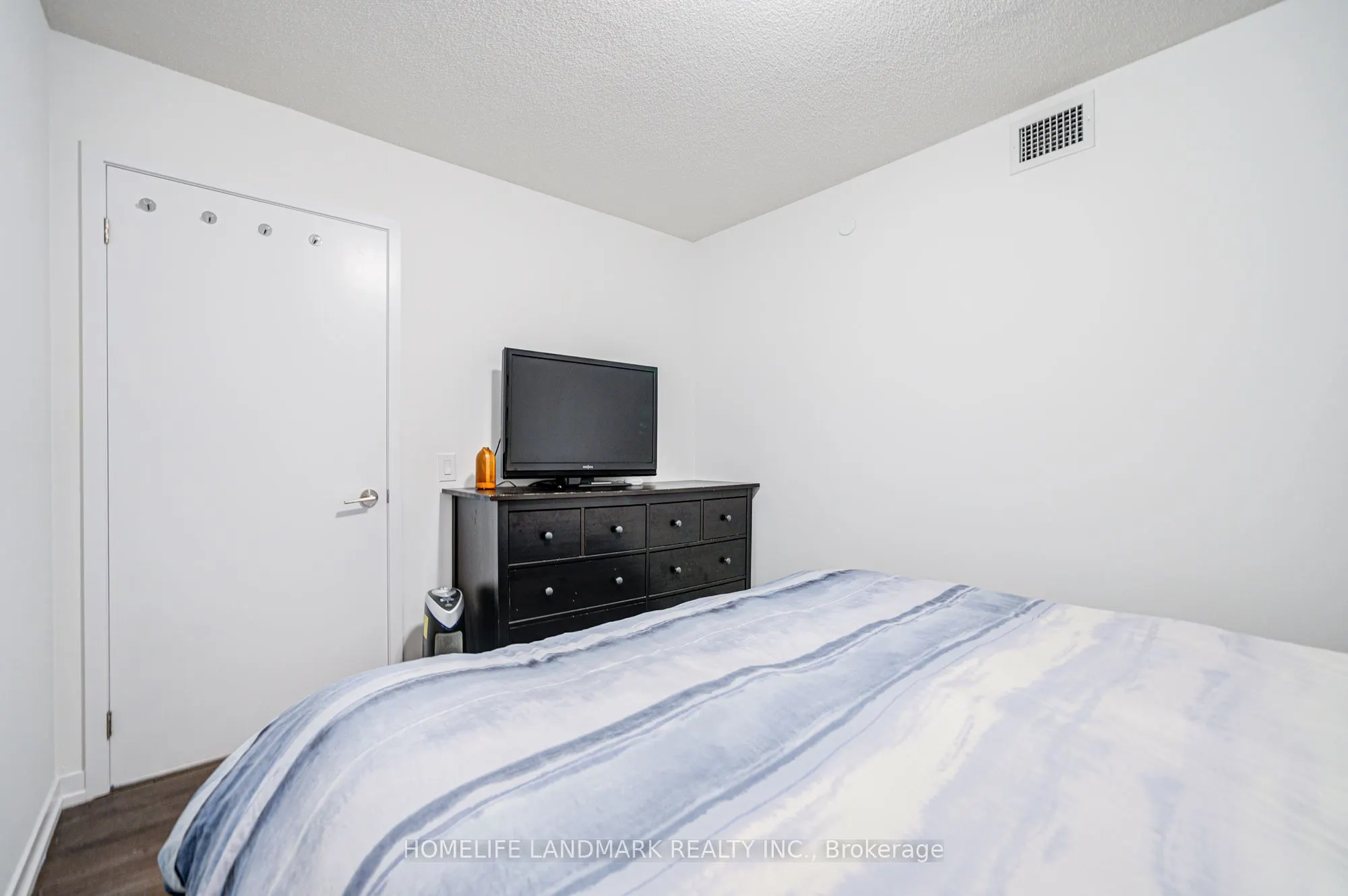 219 Dundas Street E #609