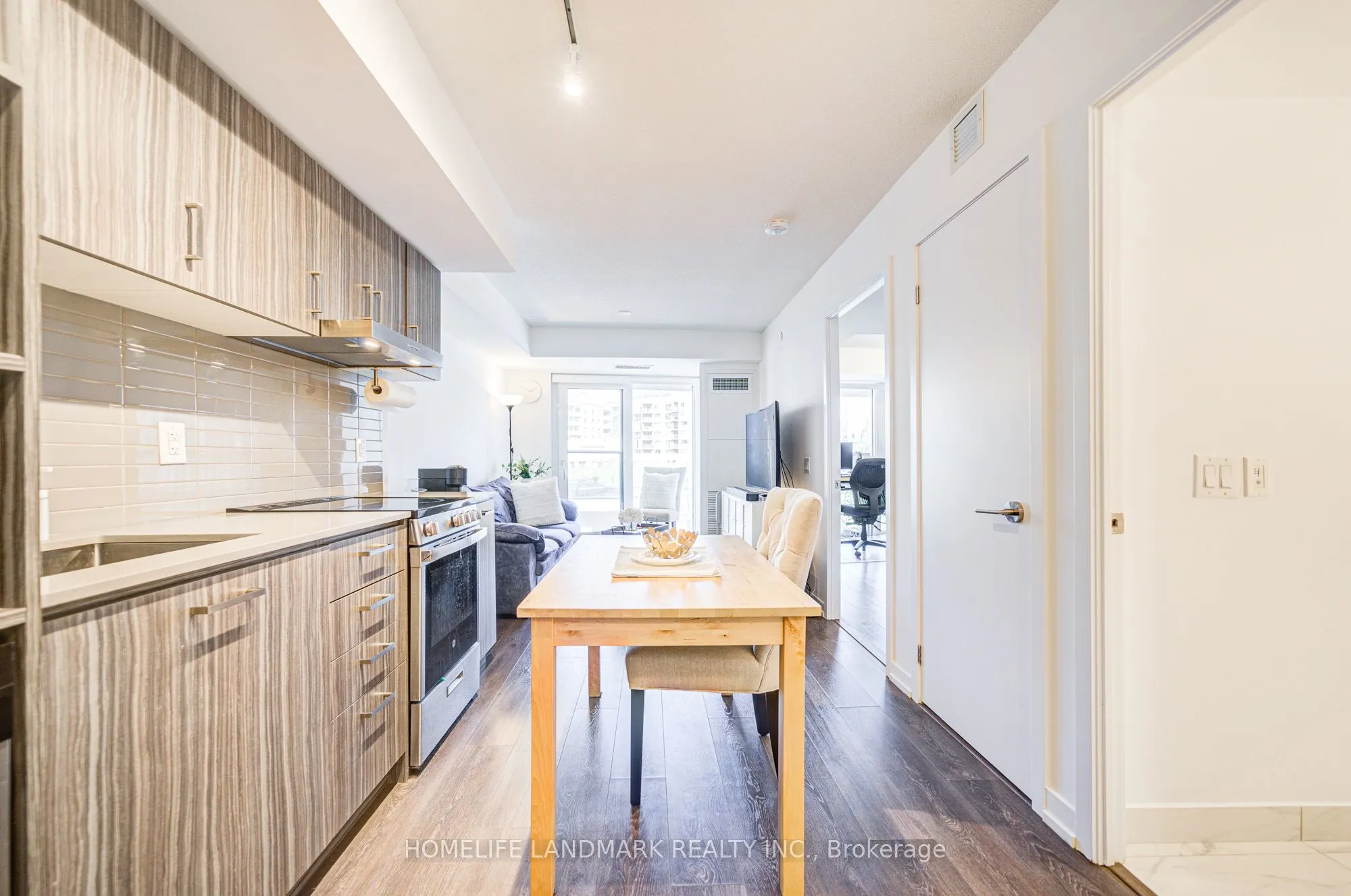 219 Dundas Street E #609