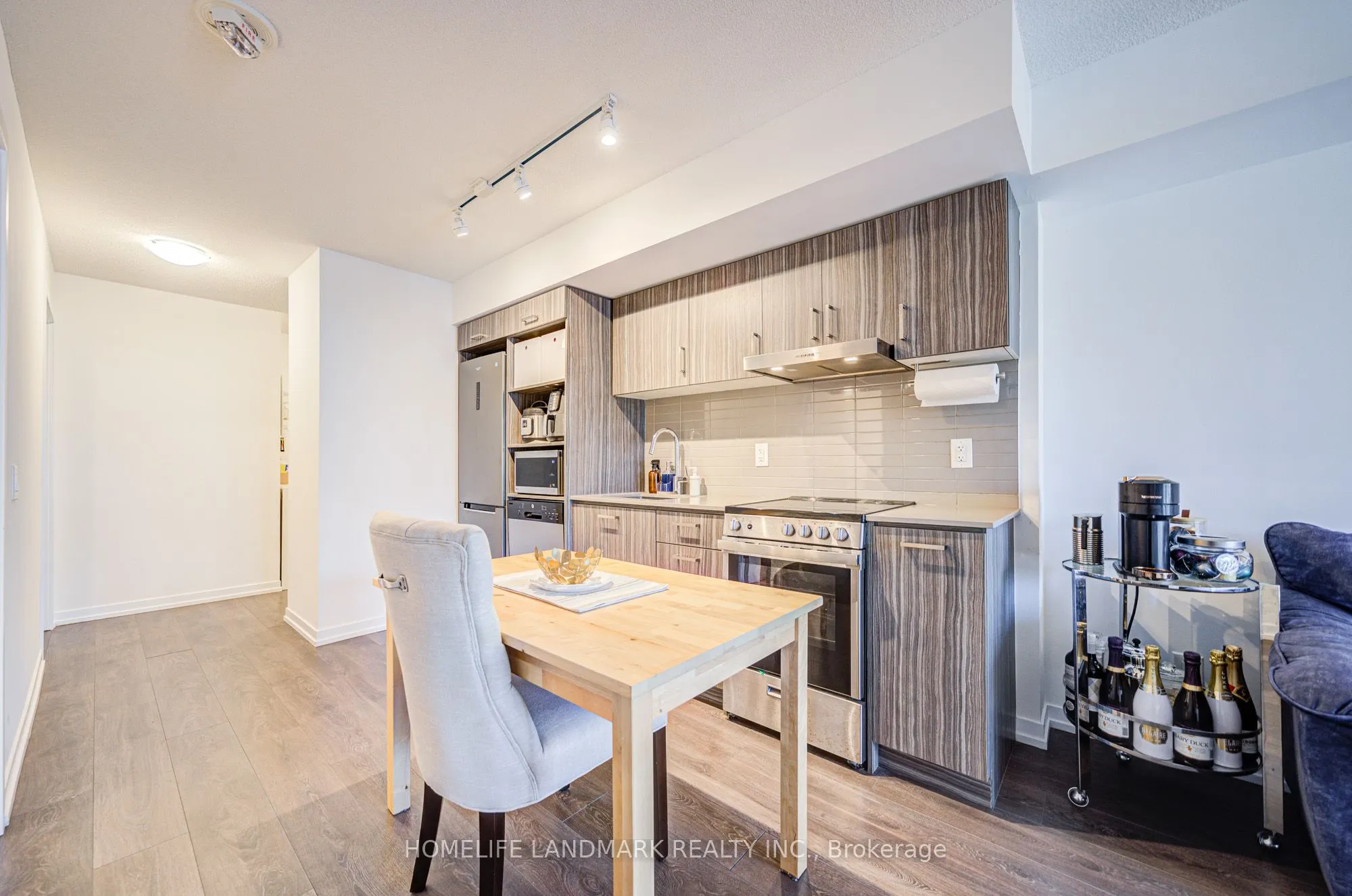 219 Dundas Street E #609