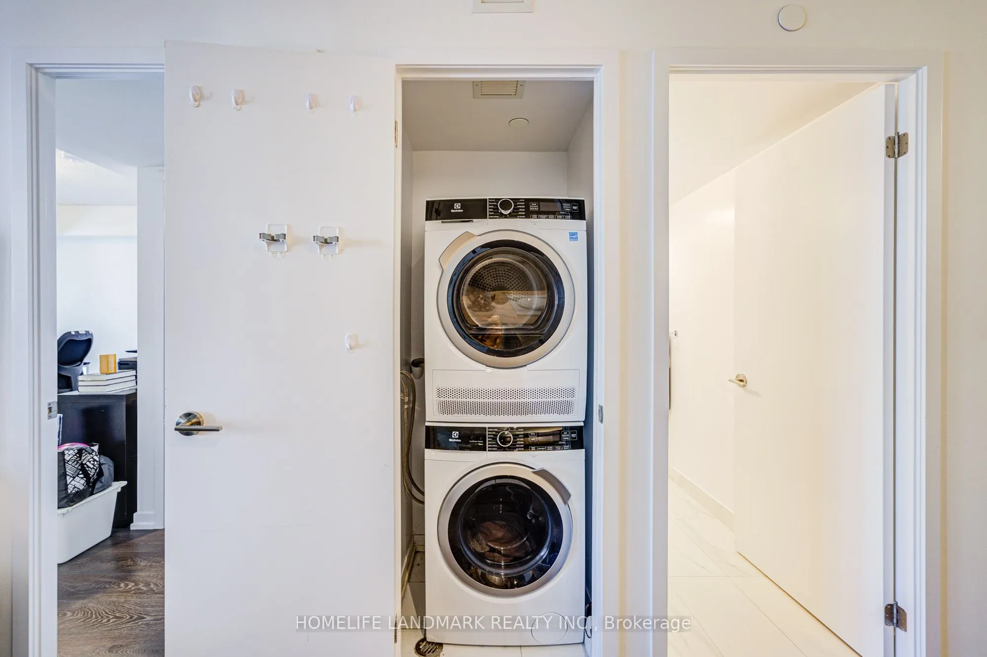 219 Dundas Street E #609