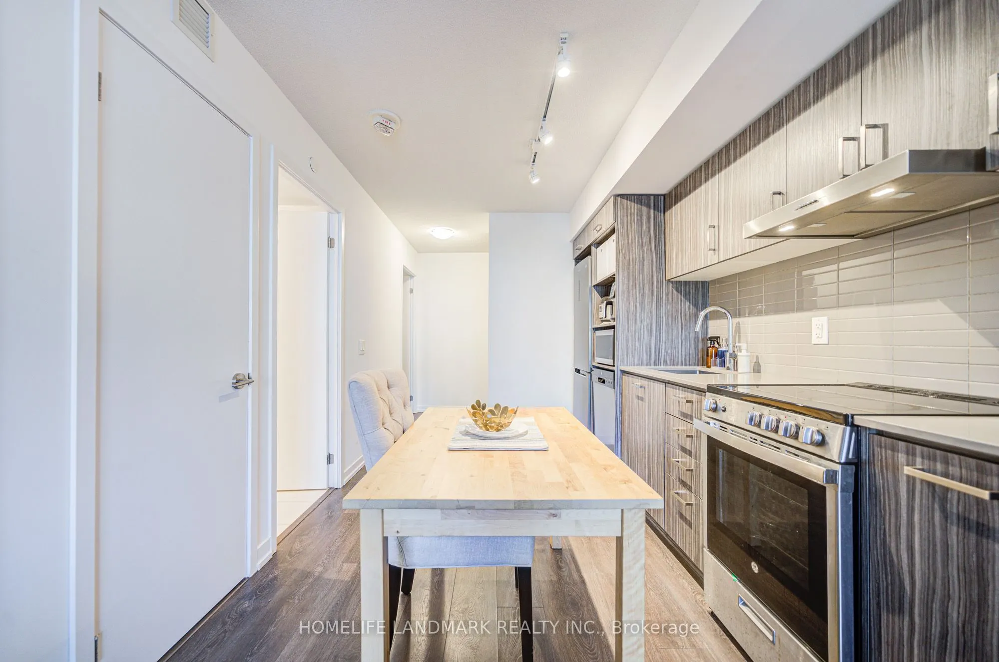 219 Dundas Street E #609