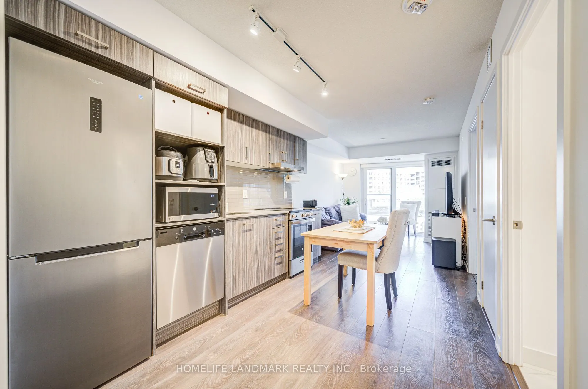 219 Dundas Street E #609